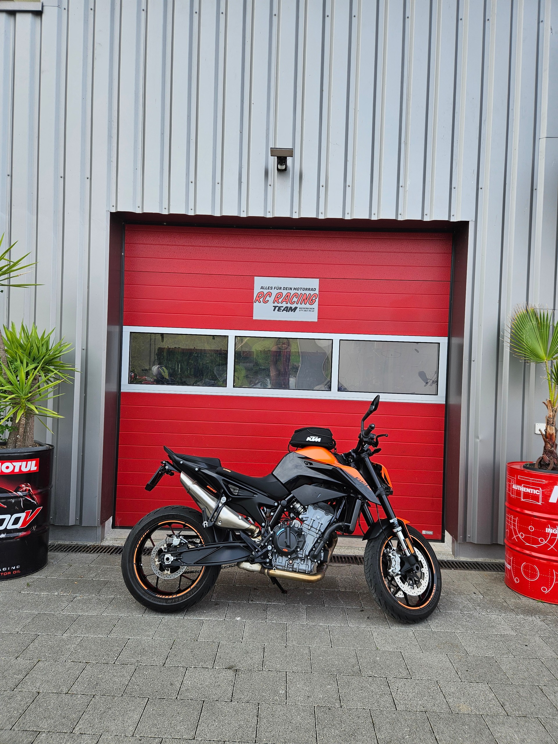 KTM 890 Duke-image-1