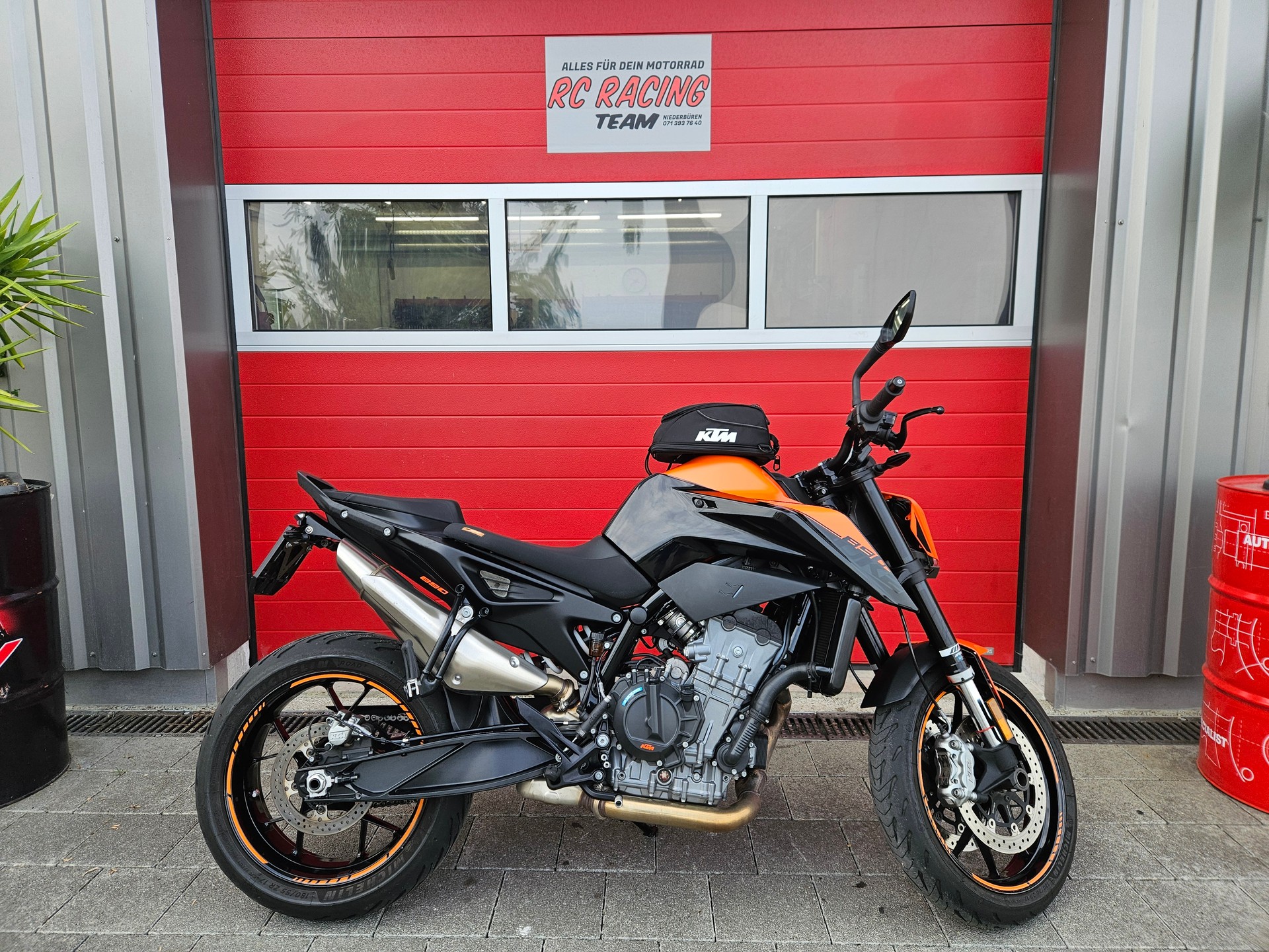 KTM 890 Duke-image-0