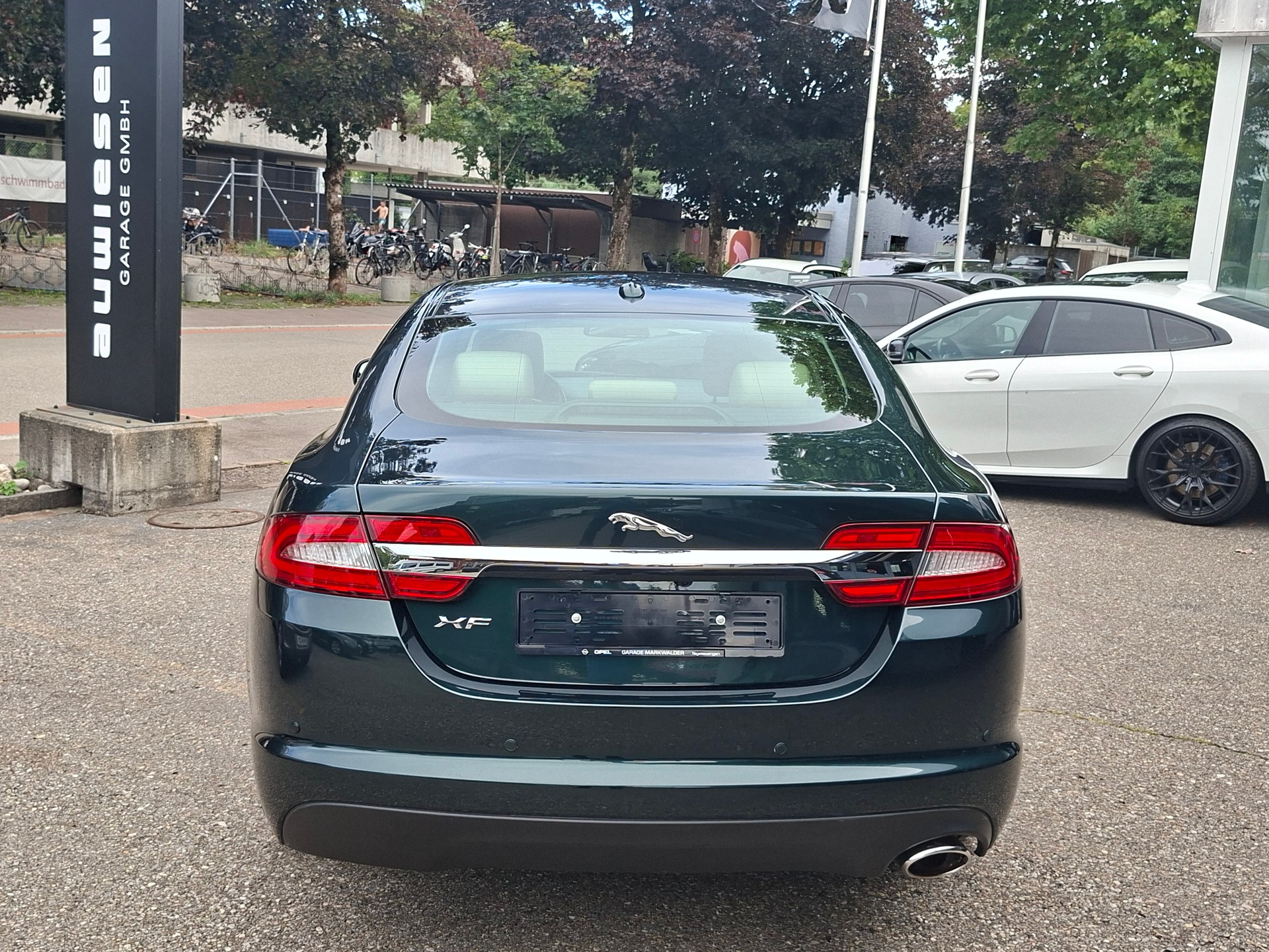JAGUAR XF 2.2d-showroom-element-3