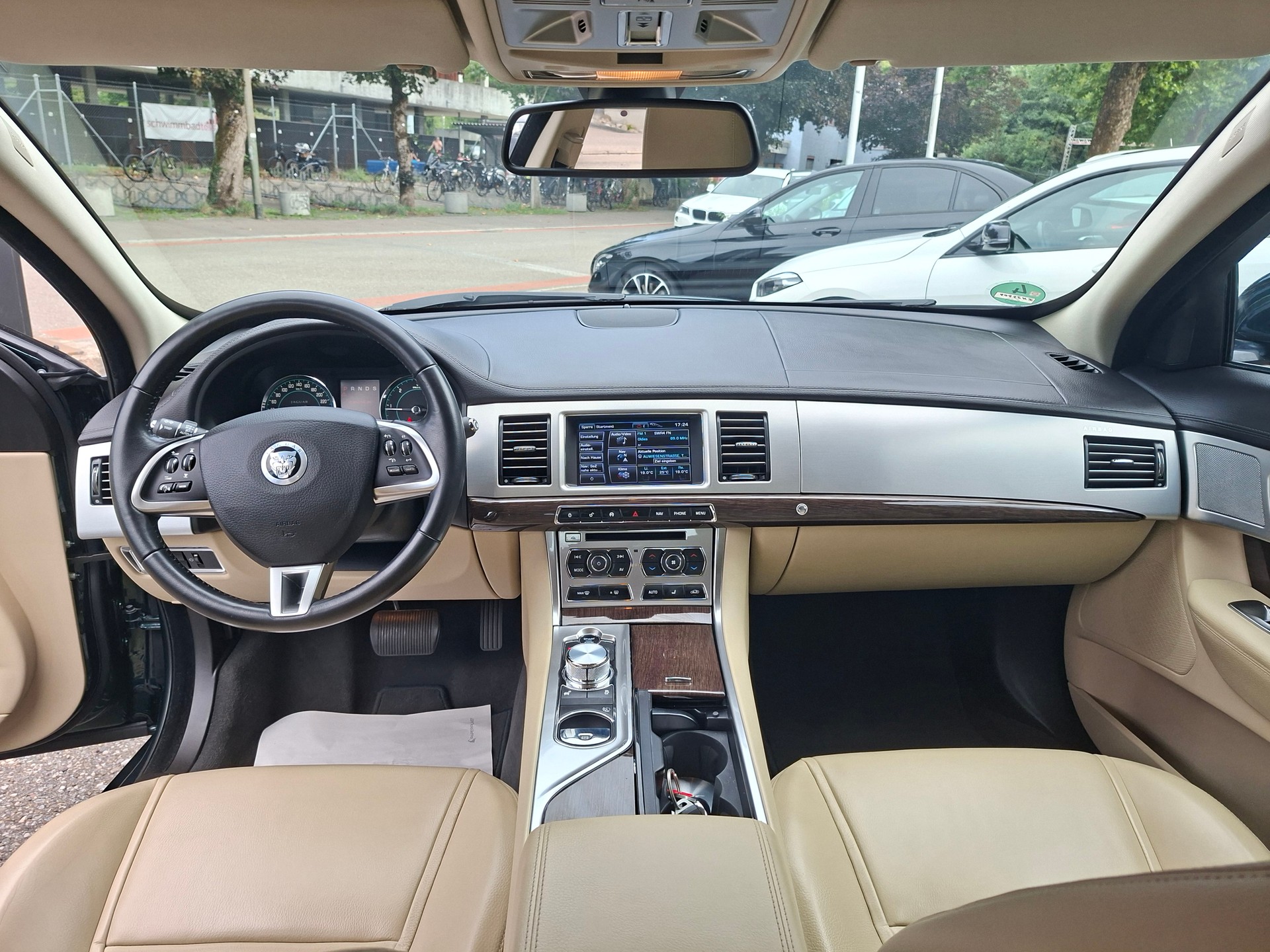 JAGUAR XF 2.2d-image-7