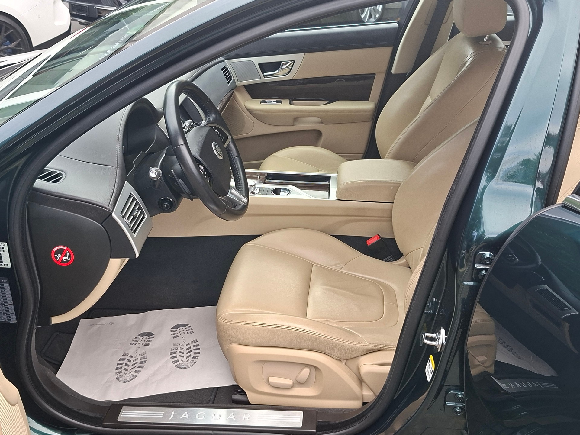 JAGUAR XF 2.2d-image-6