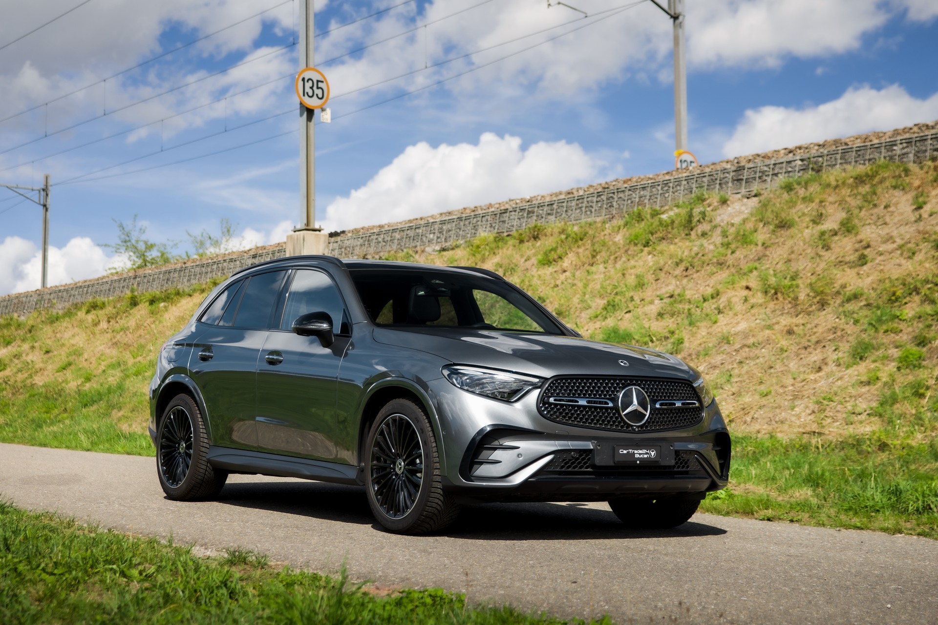 MERCEDES-BENZ GLC 300 4Matic AMG Line 9G-Tronic-showroom-element-2
