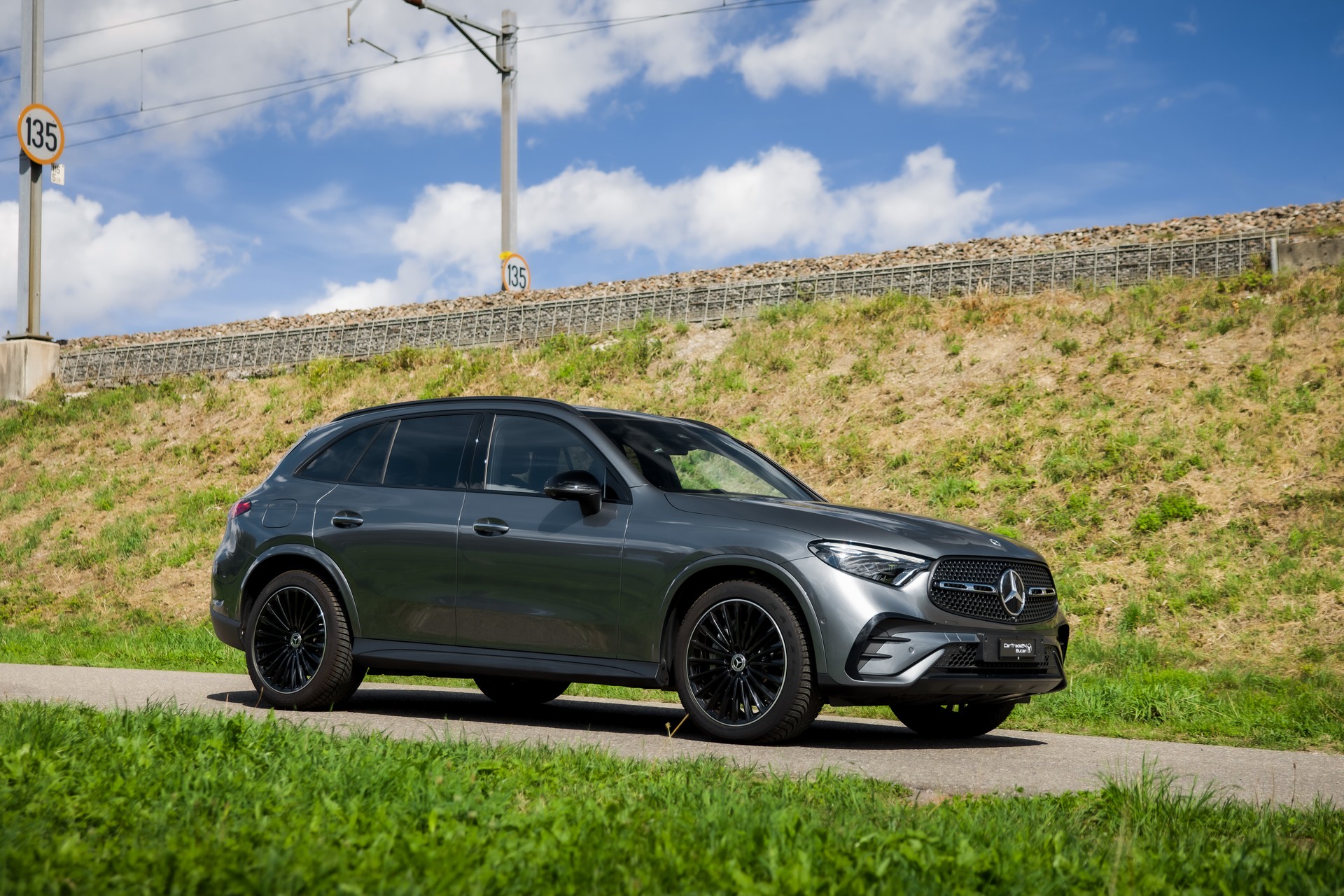 MERCEDES-BENZ GLC 300 4Matic AMG Line 9G-Tronic-showroom-element-3