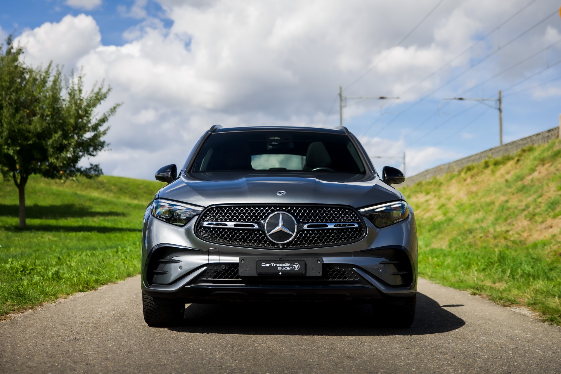 MERCEDES-BENZ GLC 300 4Matic AMG Line 9G-Tronic-showroom-element-1