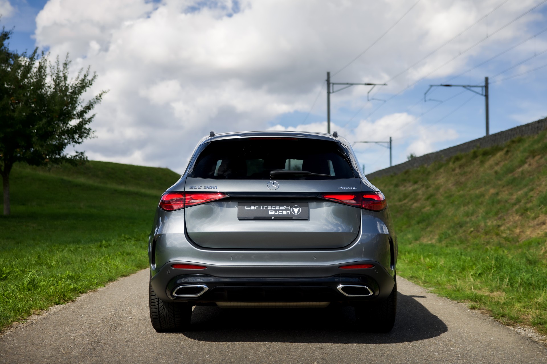 MERCEDES-BENZ GLC 300 4Matic AMG Line 9G-Tronic-image-6