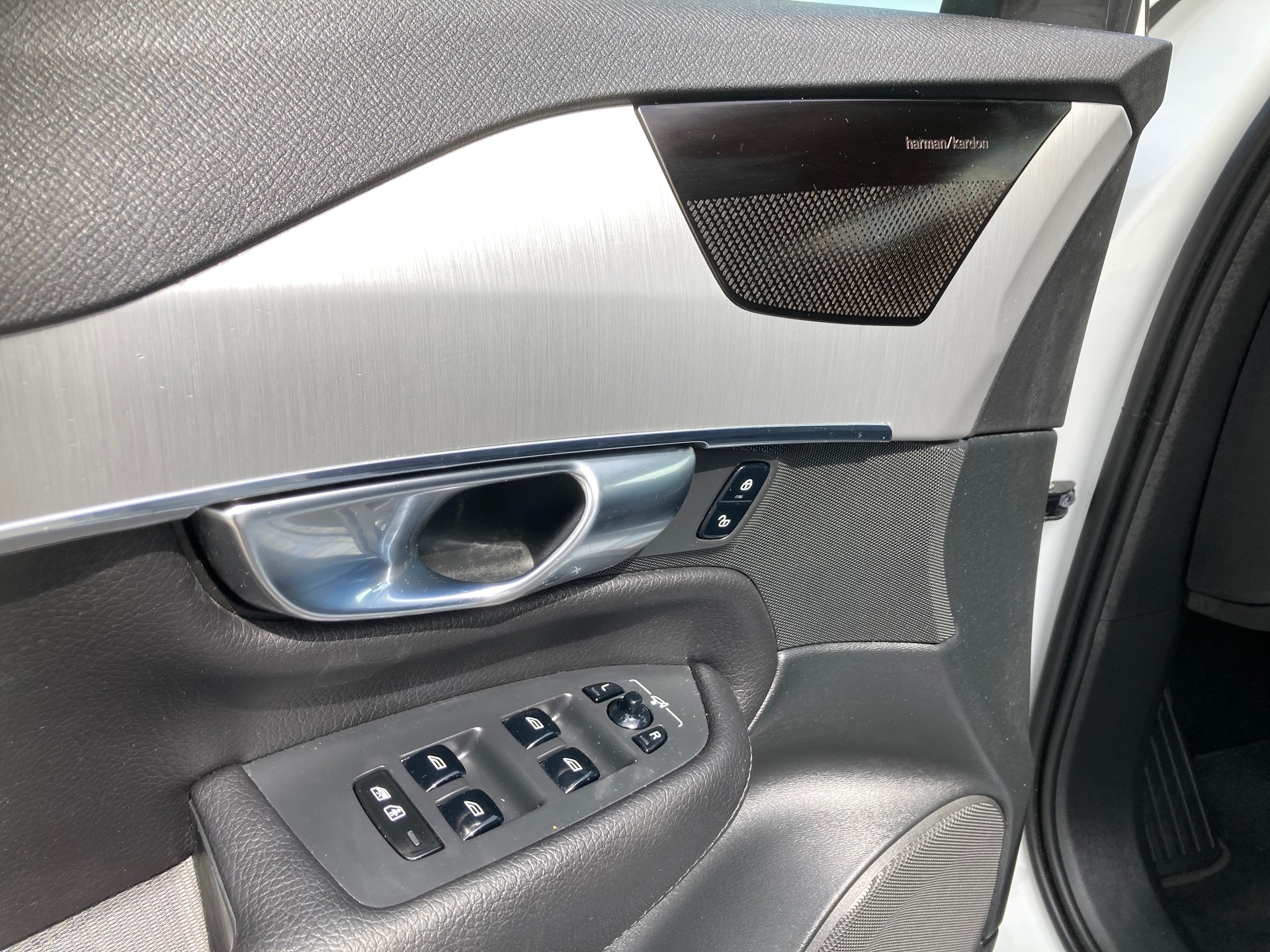 VOLVO XC90 T8 eAWD R-Design Expression Geartronic-image-9