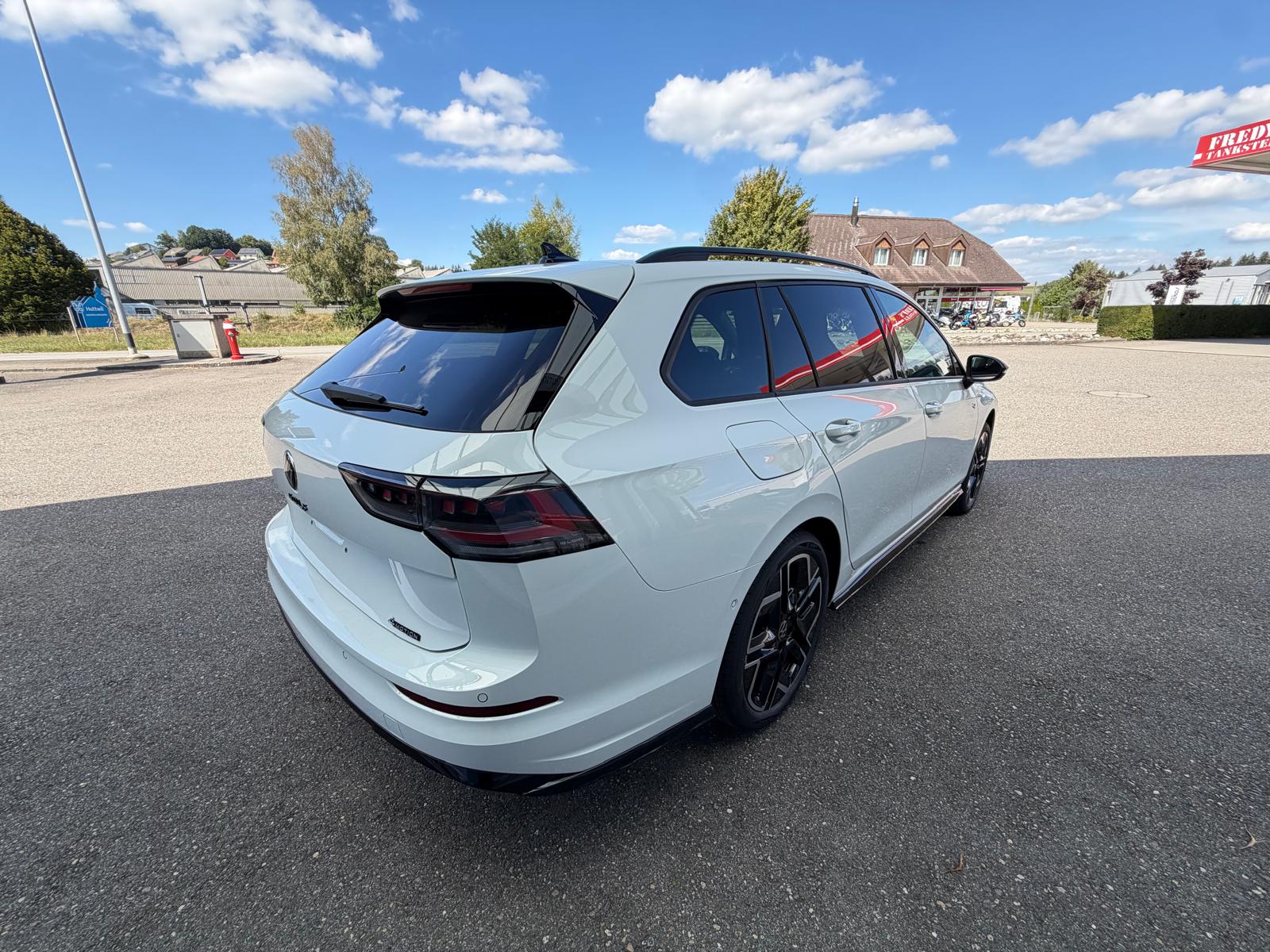 VW Golf Variant 2.0 TSI R-Line DSG 4 Motion-image-4