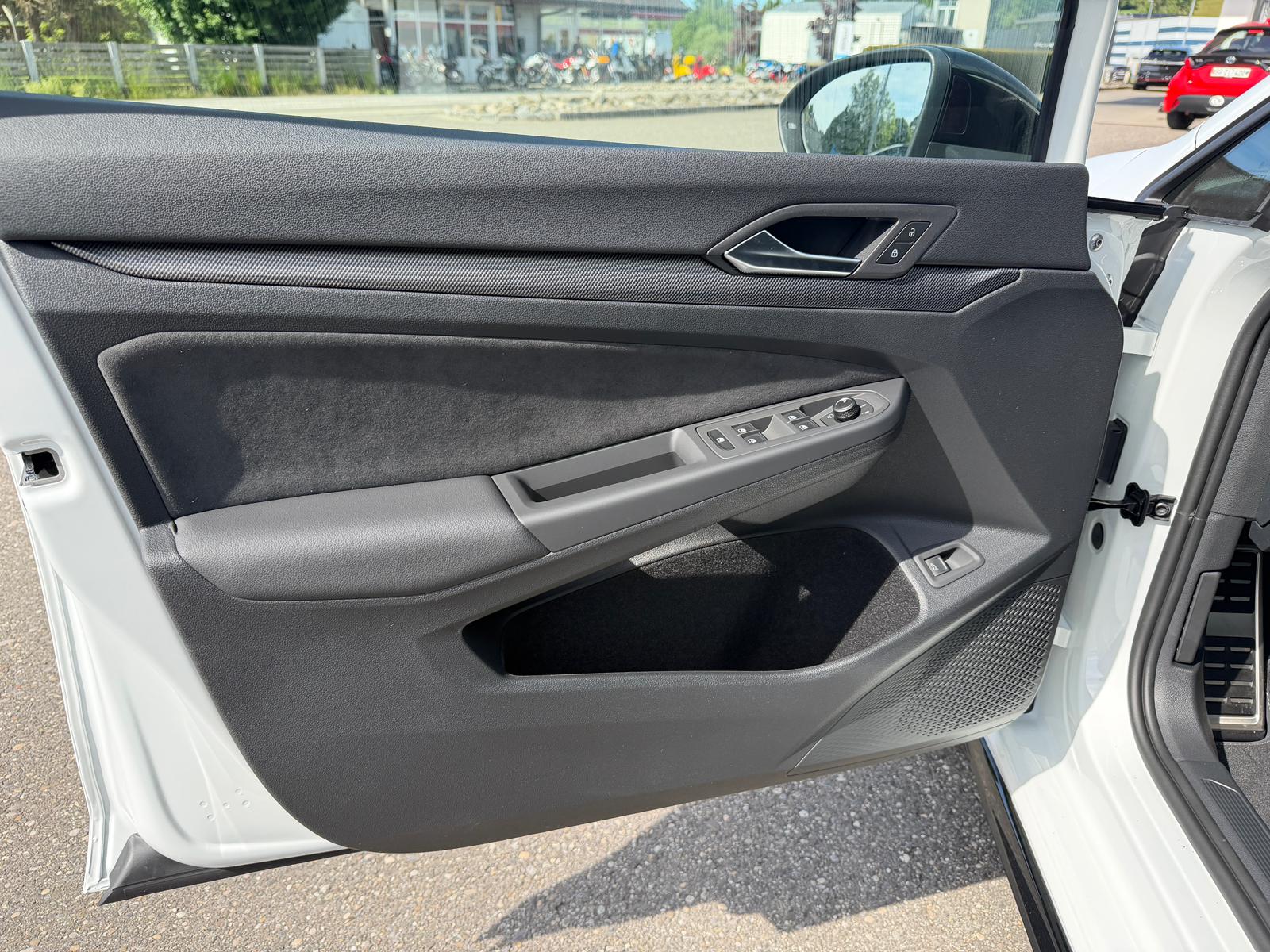 VW Golf Variant 2.0 TSI R-Line DSG 4 Motion-image-10