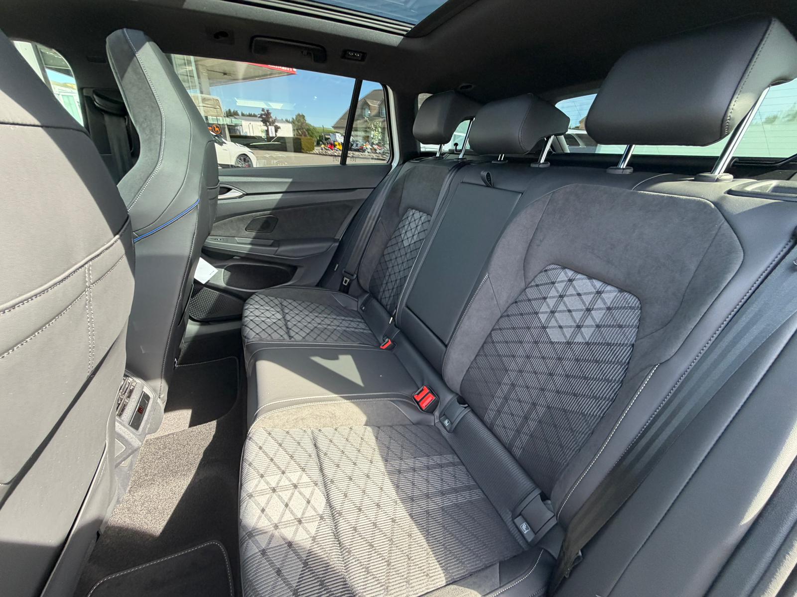 VW Golf Variant 2.0 TSI R-Line DSG 4 Motion-image-21