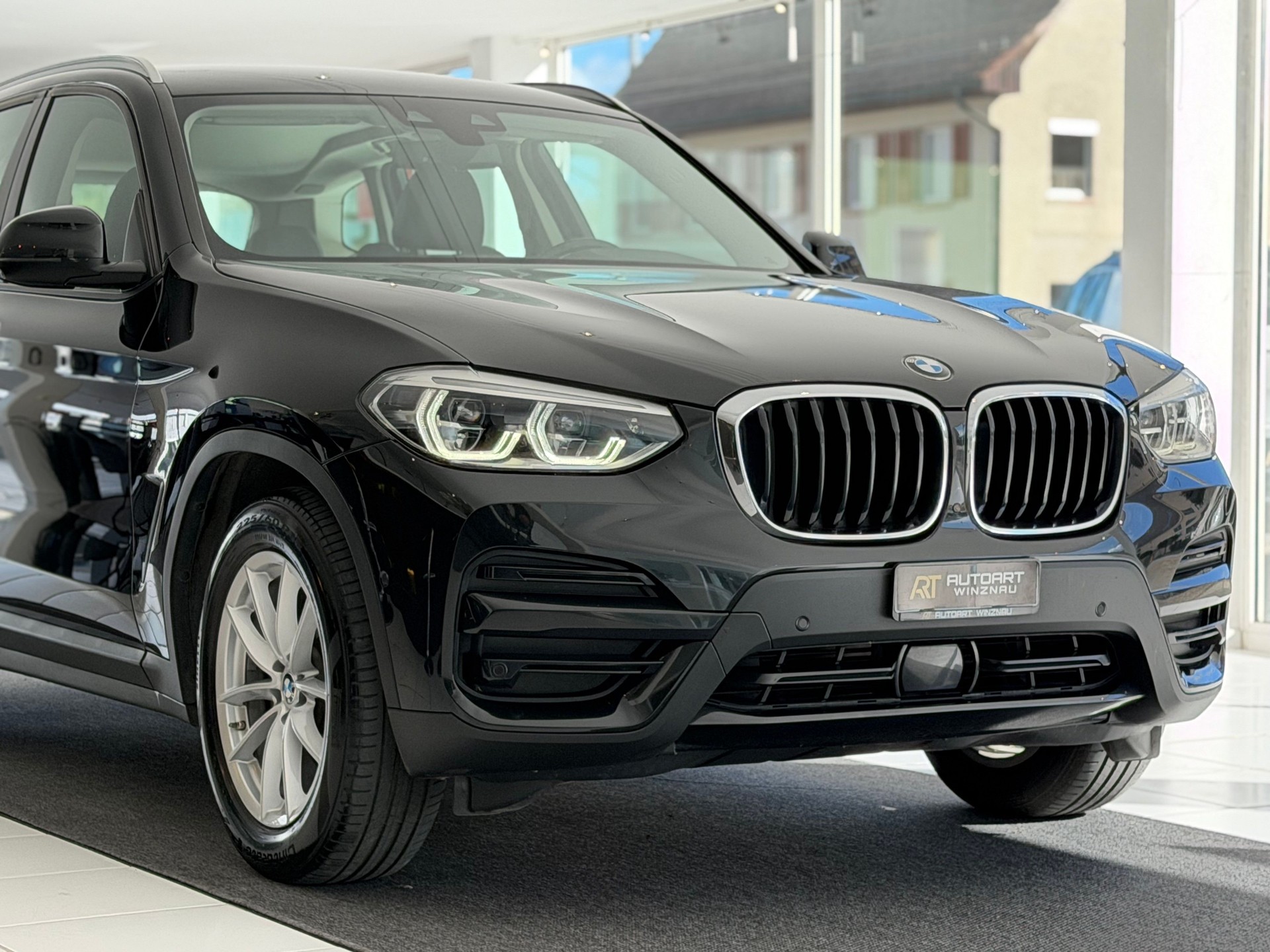 BMW X3 xDrive 20d Steptronic**AHK.**-showroom-element-2