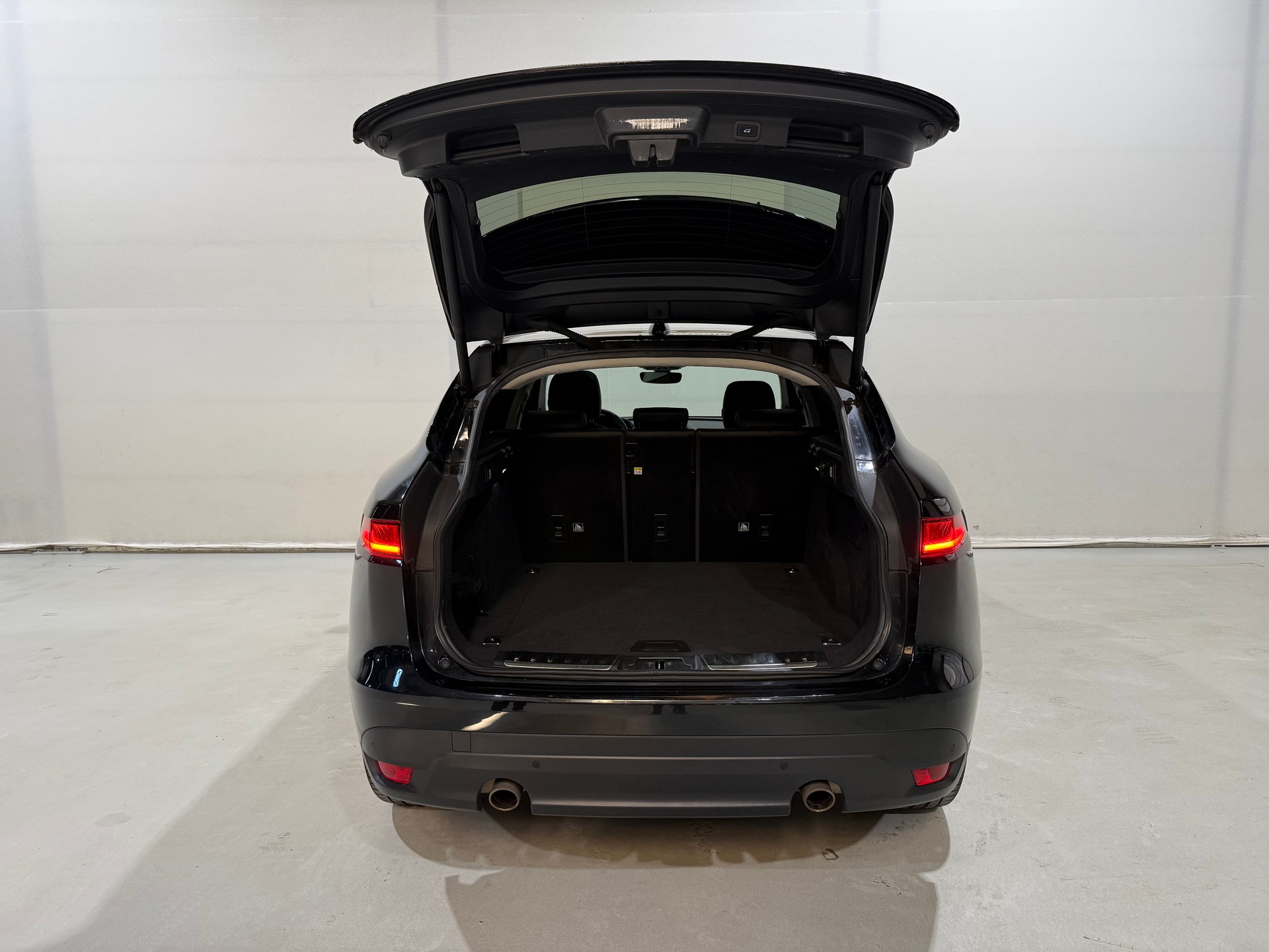 JAGUAR F-Pace 25t 2.0 Pure AWD Automatik CH-Fahrzeug-image-10