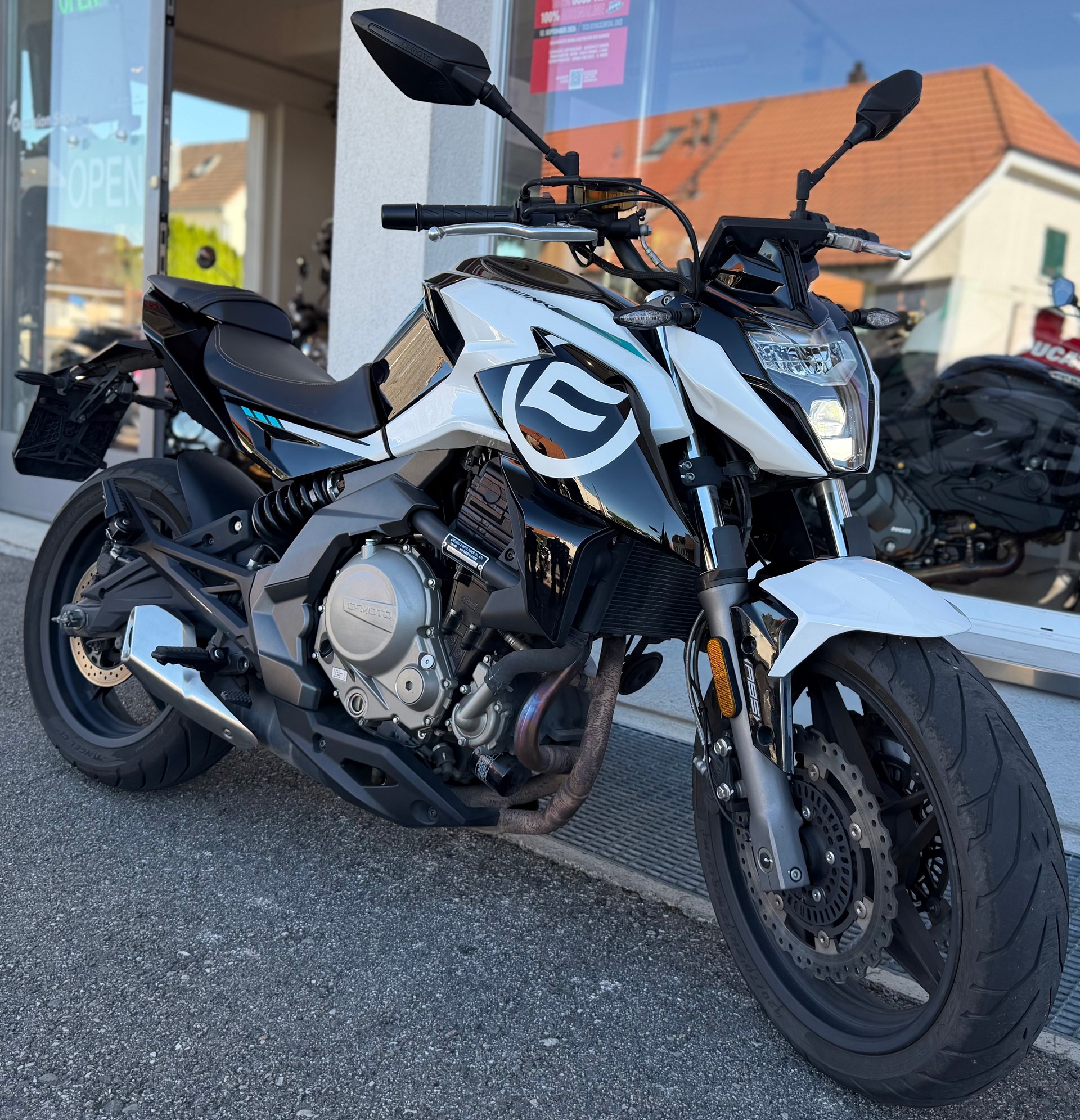 CF MOTO 650 NK-image-2