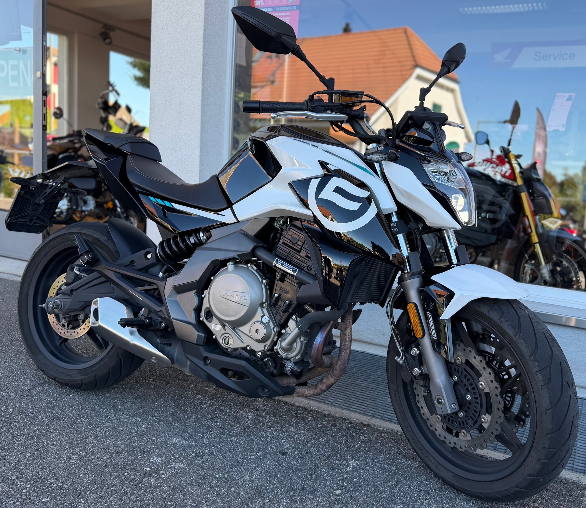 CF MOTO 650 NK-image-9