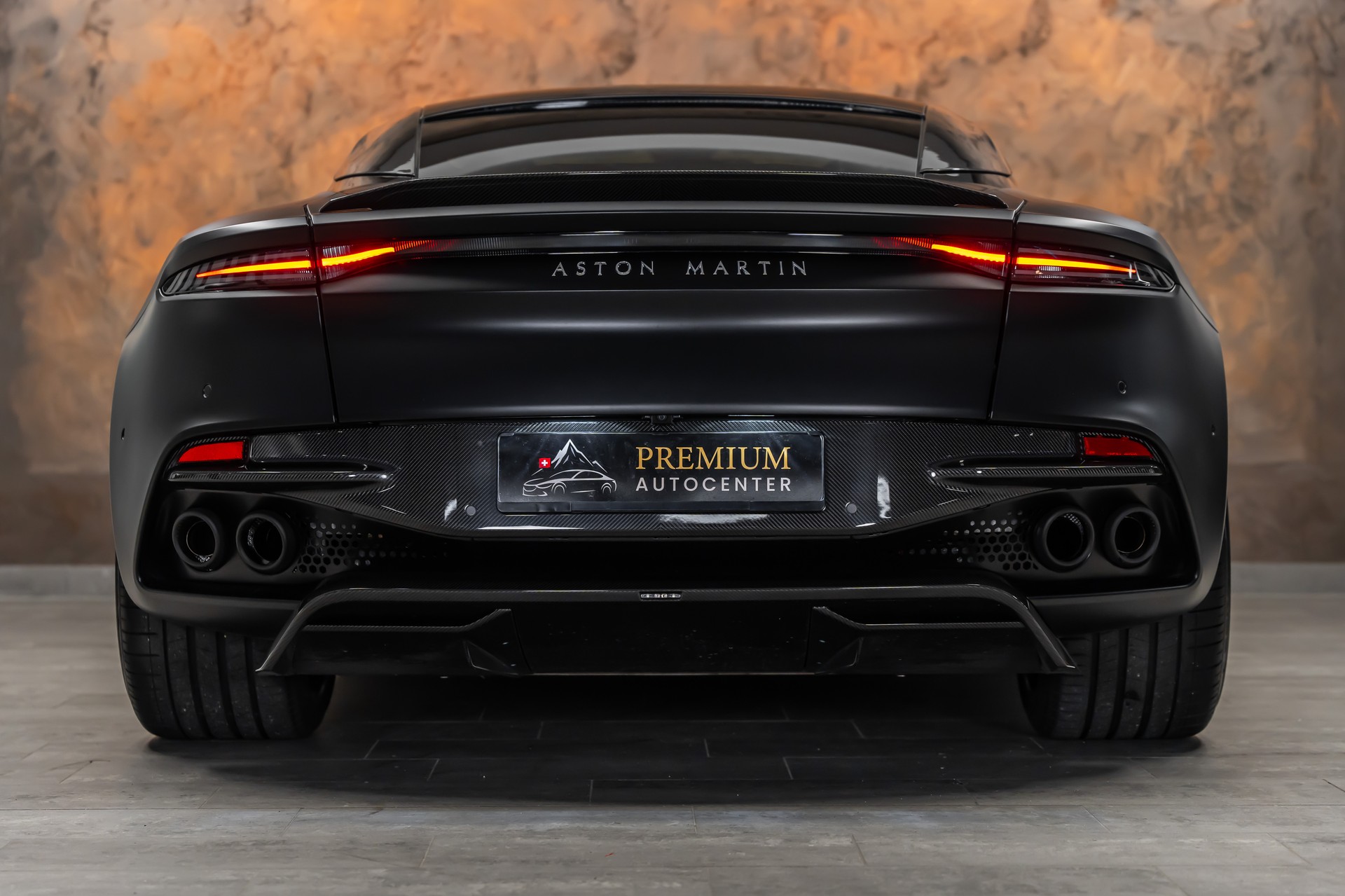 ASTON MARTIN DBS Coupé Superleggera *Full Carbon*Black Satin*PPF*-image-15