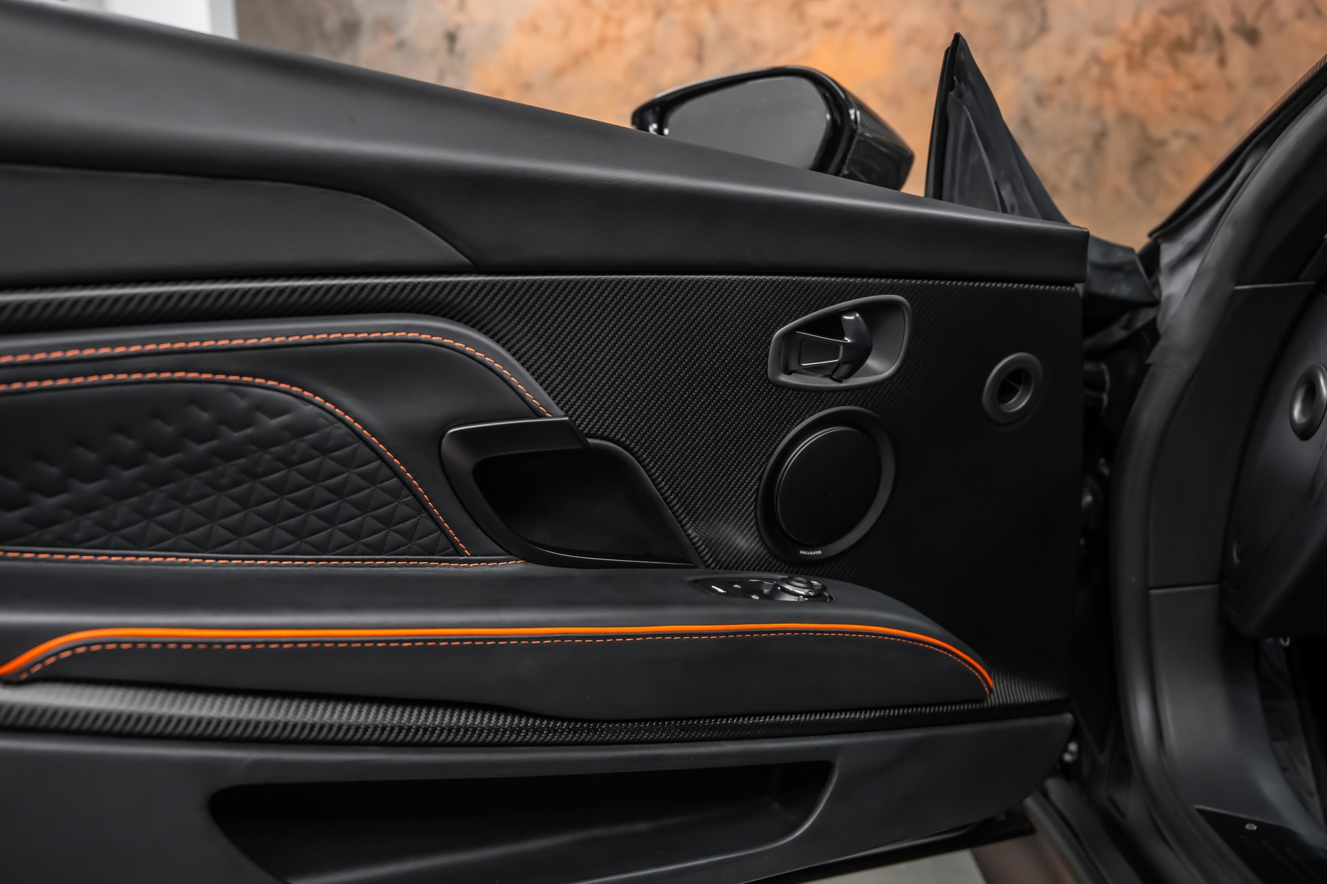 ASTON MARTIN DBS Coupé Superleggera *Full Carbon*Black Satin*PPF*-image-25