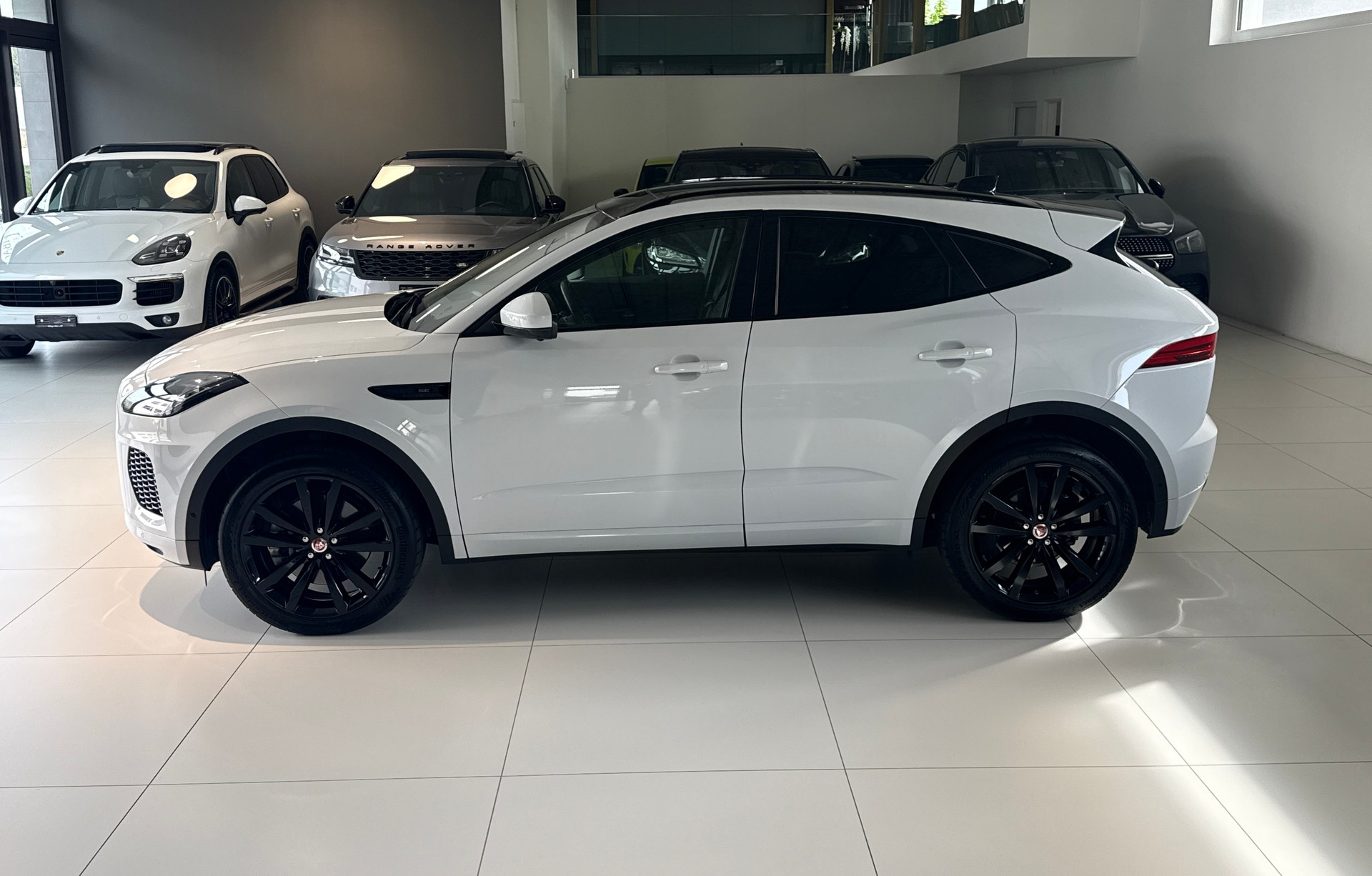 JAGUAR E-Pace 2.0d D240 R-Dynamic S AWD Automatik ***CH-Fahrzeug***240PS***Bremsen+Bereifung NEU***-image-4