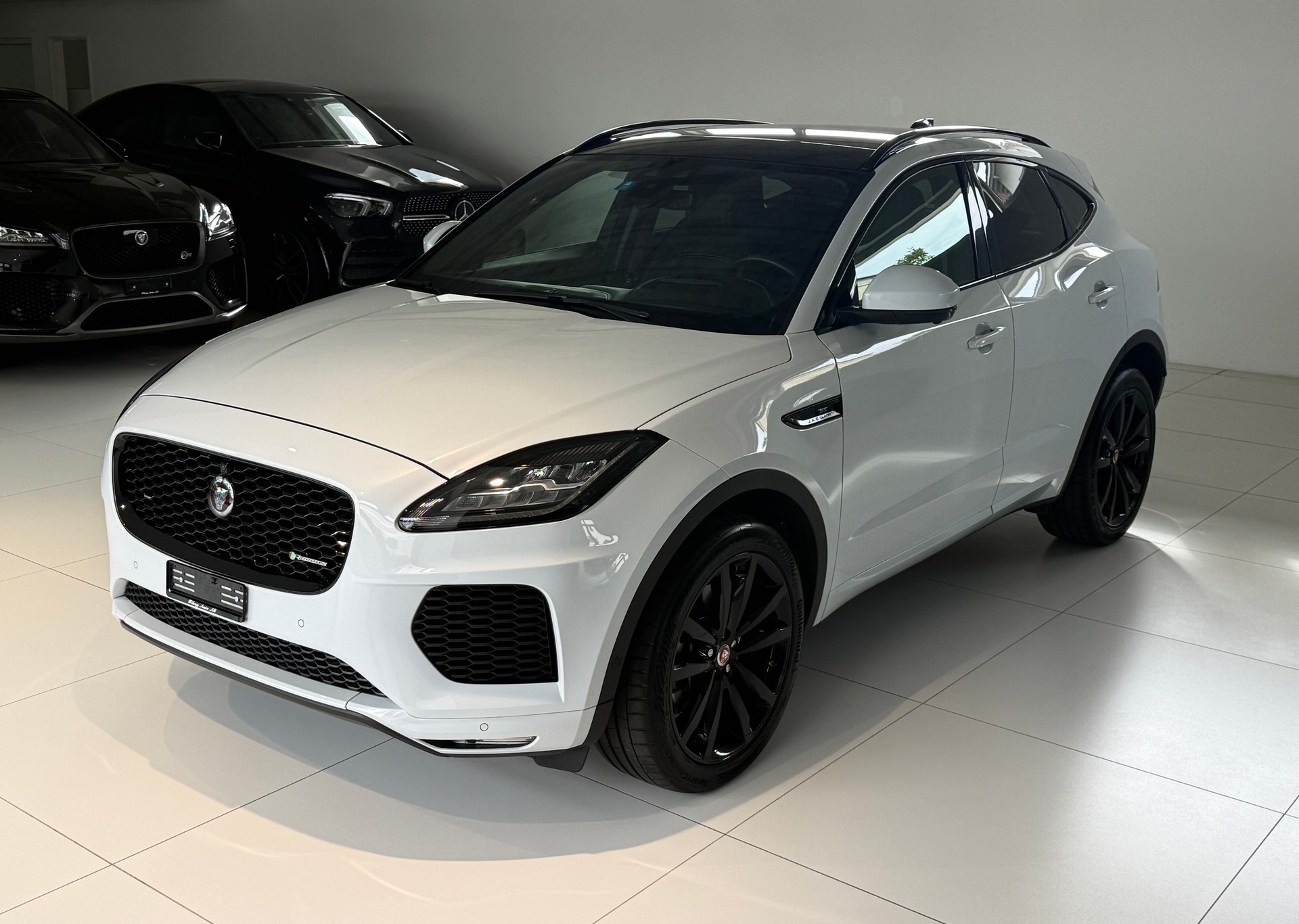 JAGUAR E-Pace 2.0d D240 R-Dynamic S AWD Automatik ***CH-Fahrzeug***240PS***Bremsen+Bereifung NEU***-showroom-element-2