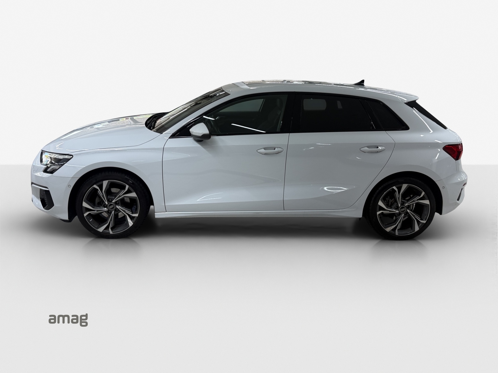 AUDI A3 Sportback 35 TFSI advanced Attraction S-tronic-showroom-element-1