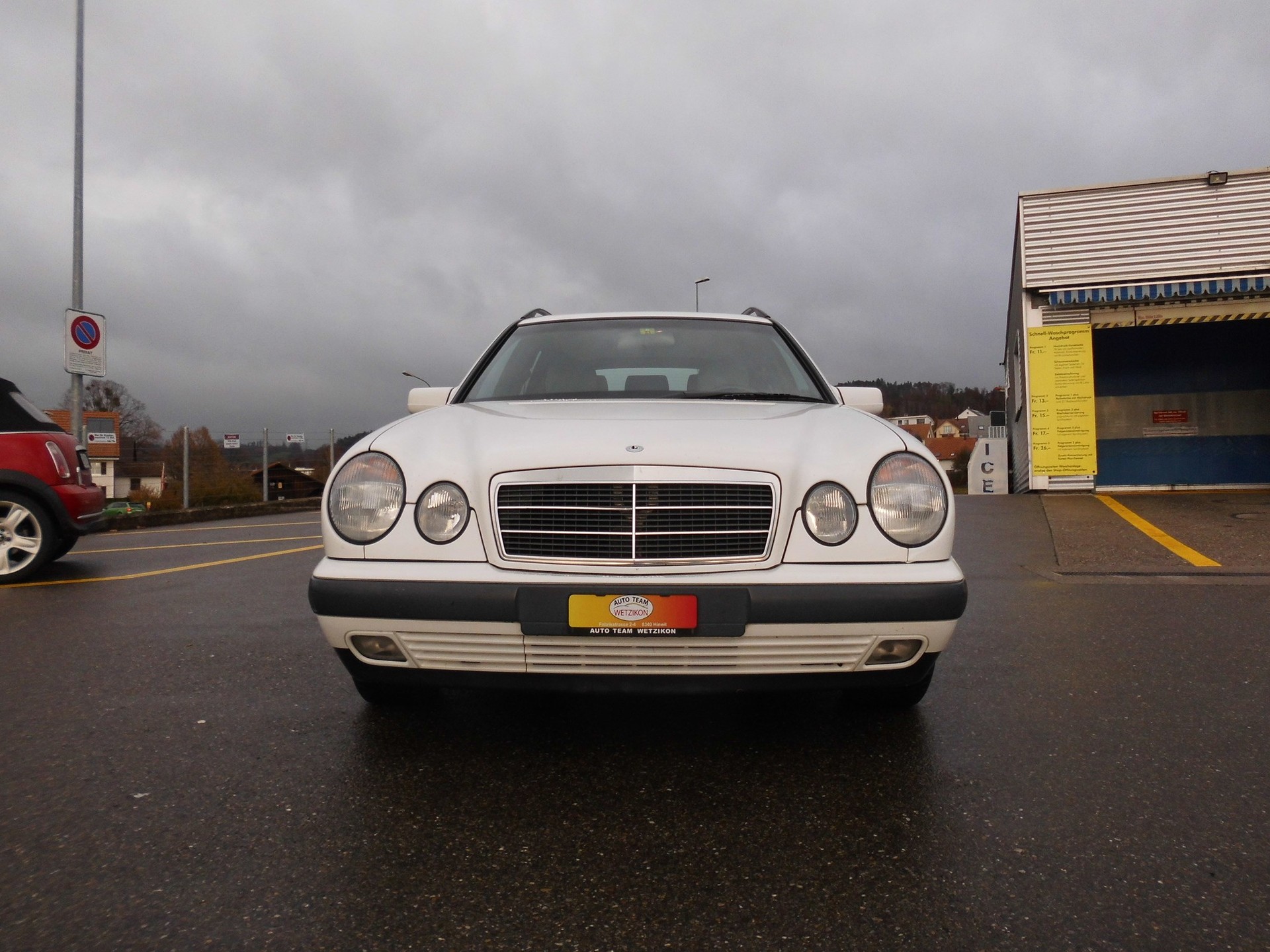 MERCEDES-BENZ E 220 CDI Classic-image-13