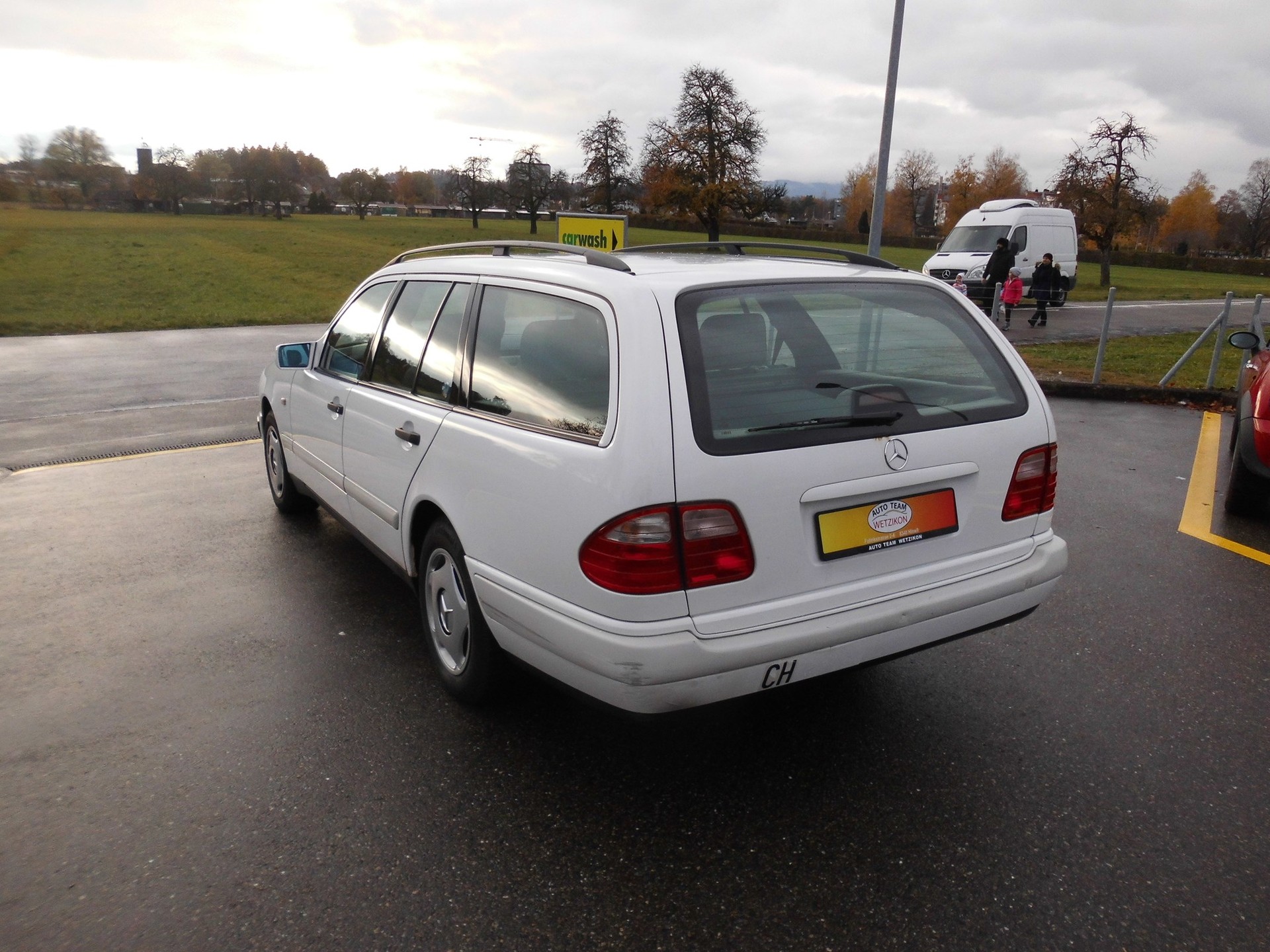MERCEDES-BENZ E 220 CDI Classic-image-6