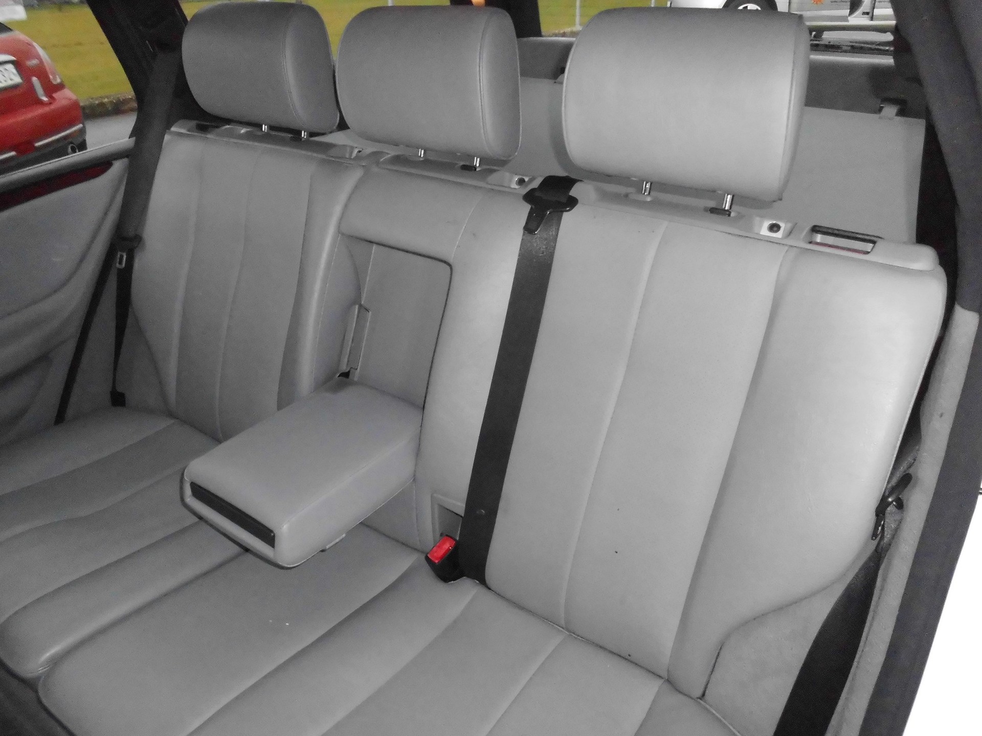 MERCEDES-BENZ E 220 CDI Classic-image-9