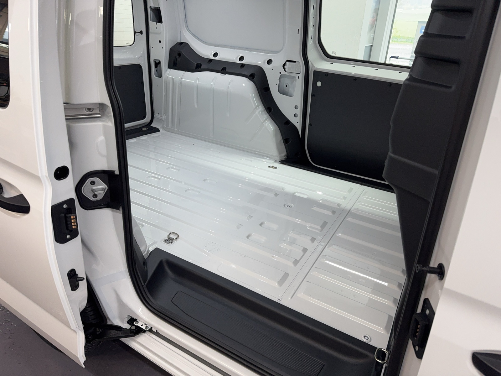 VW Caddy Cargo 1.5TSI Entry Maxi DSG-image-9