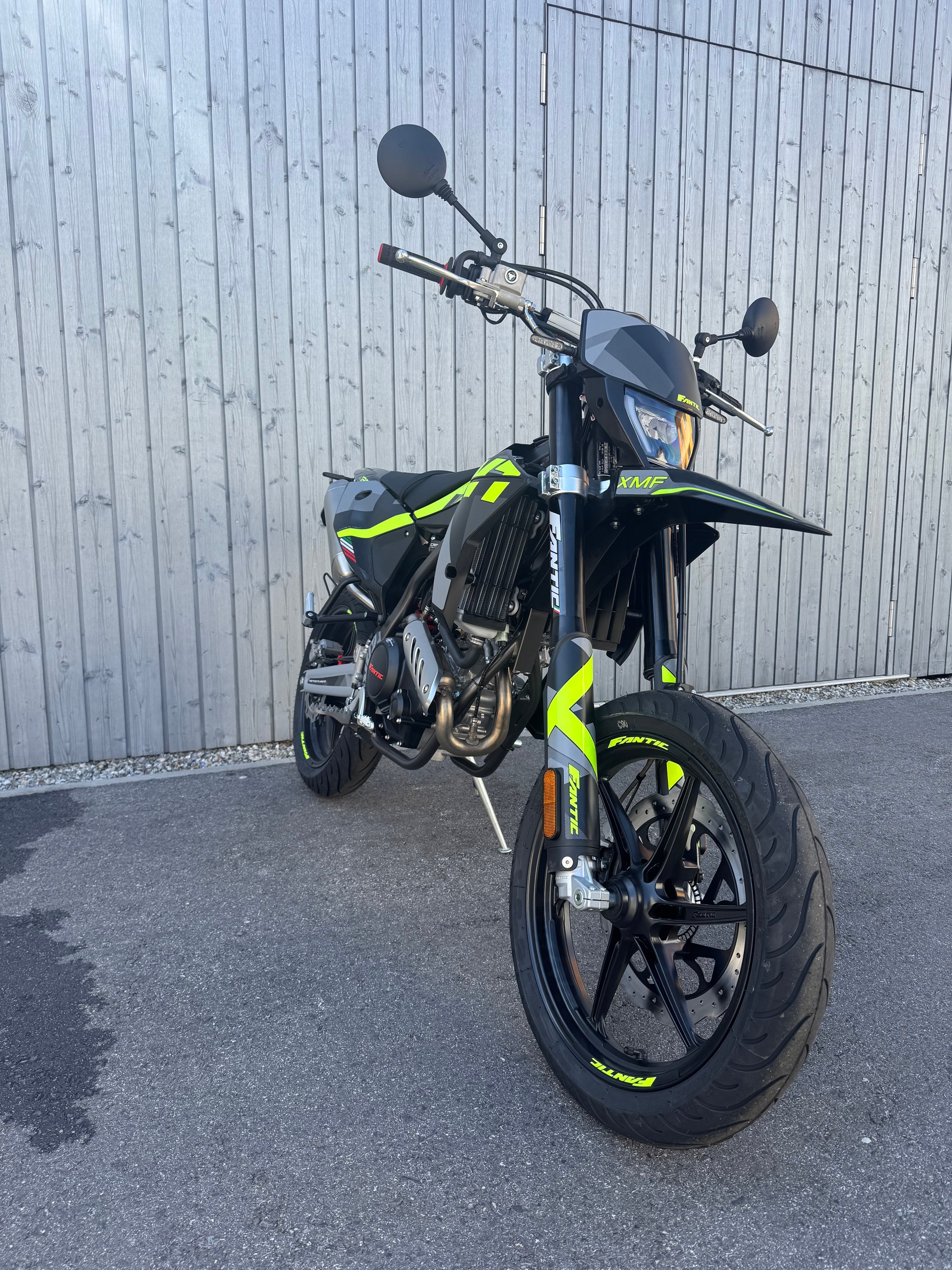 FANTIC Motard 125 Performance-image-1