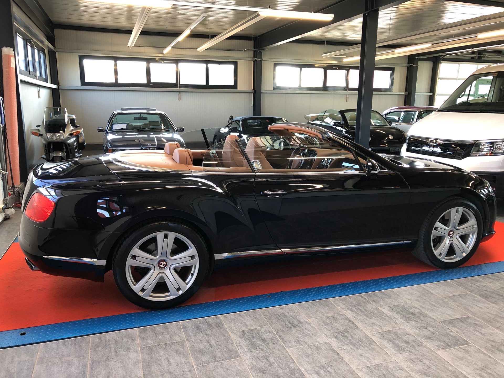 BENTLEY Continental GTC 4.0 V8-image-10