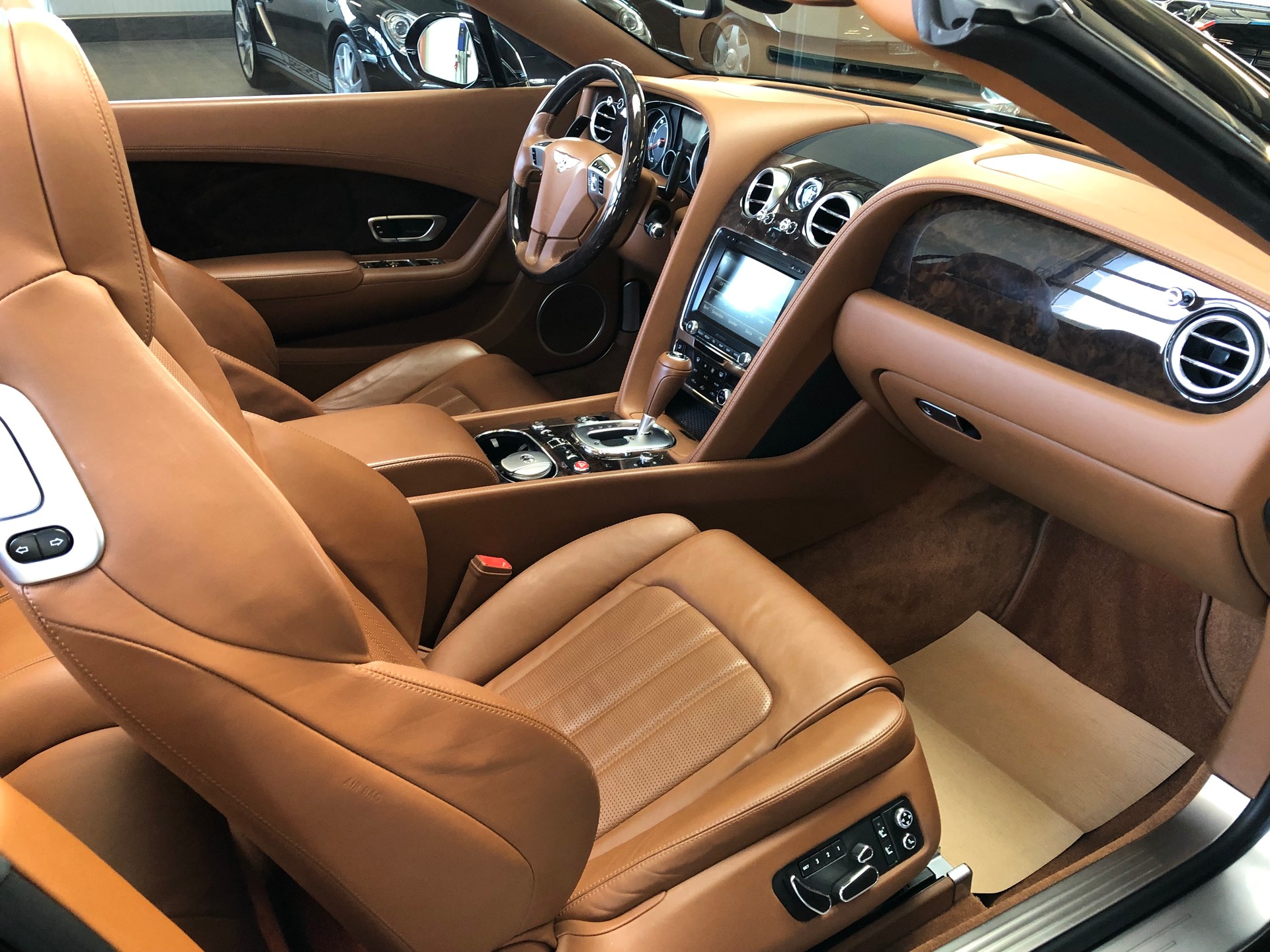 BENTLEY Continental GTC 4.0 V8-image-12
