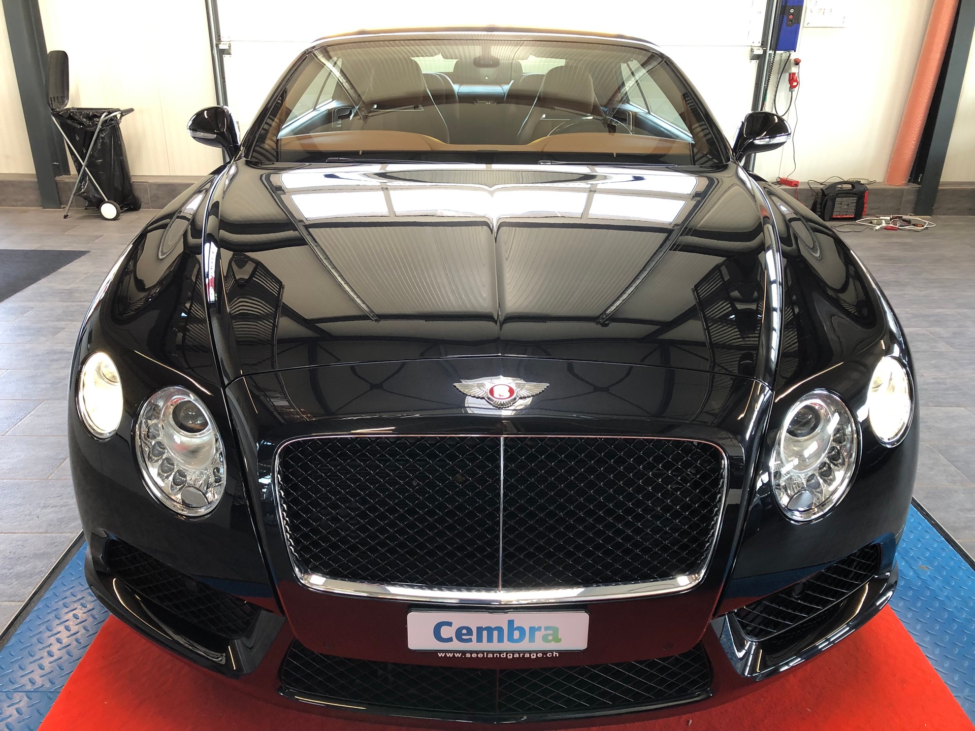 BENTLEY Continental GTC 4.0 V8-showroom-element-3