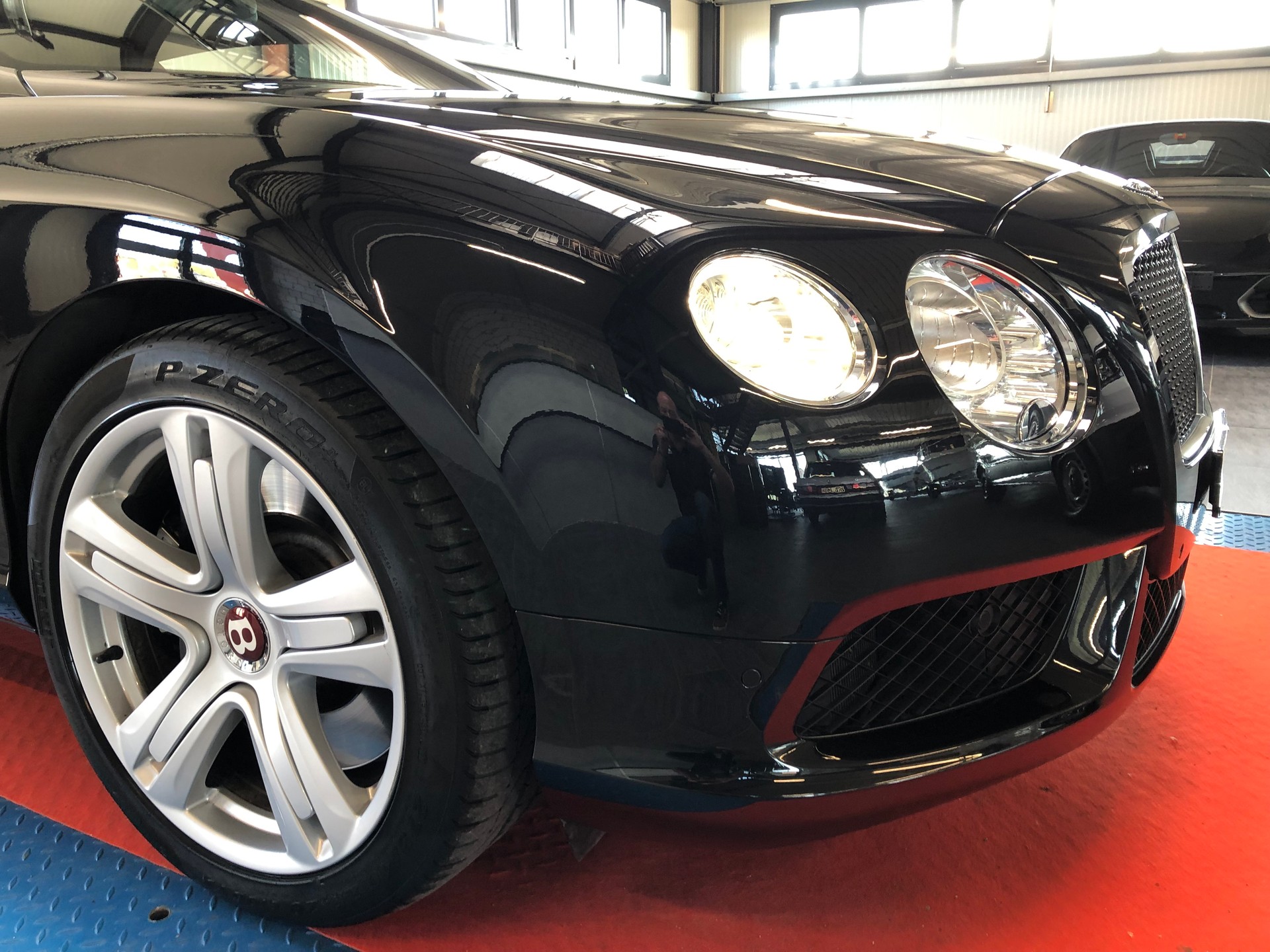 BENTLEY Continental GTC 4.0 V8-showroom-element-1