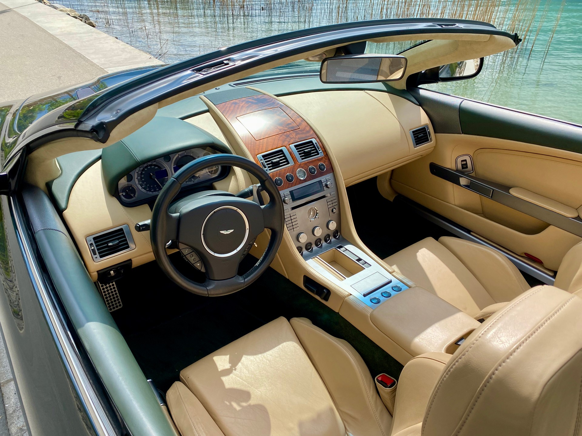 ASTON MARTIN DB9 Volante Touchtronic 2-image-6