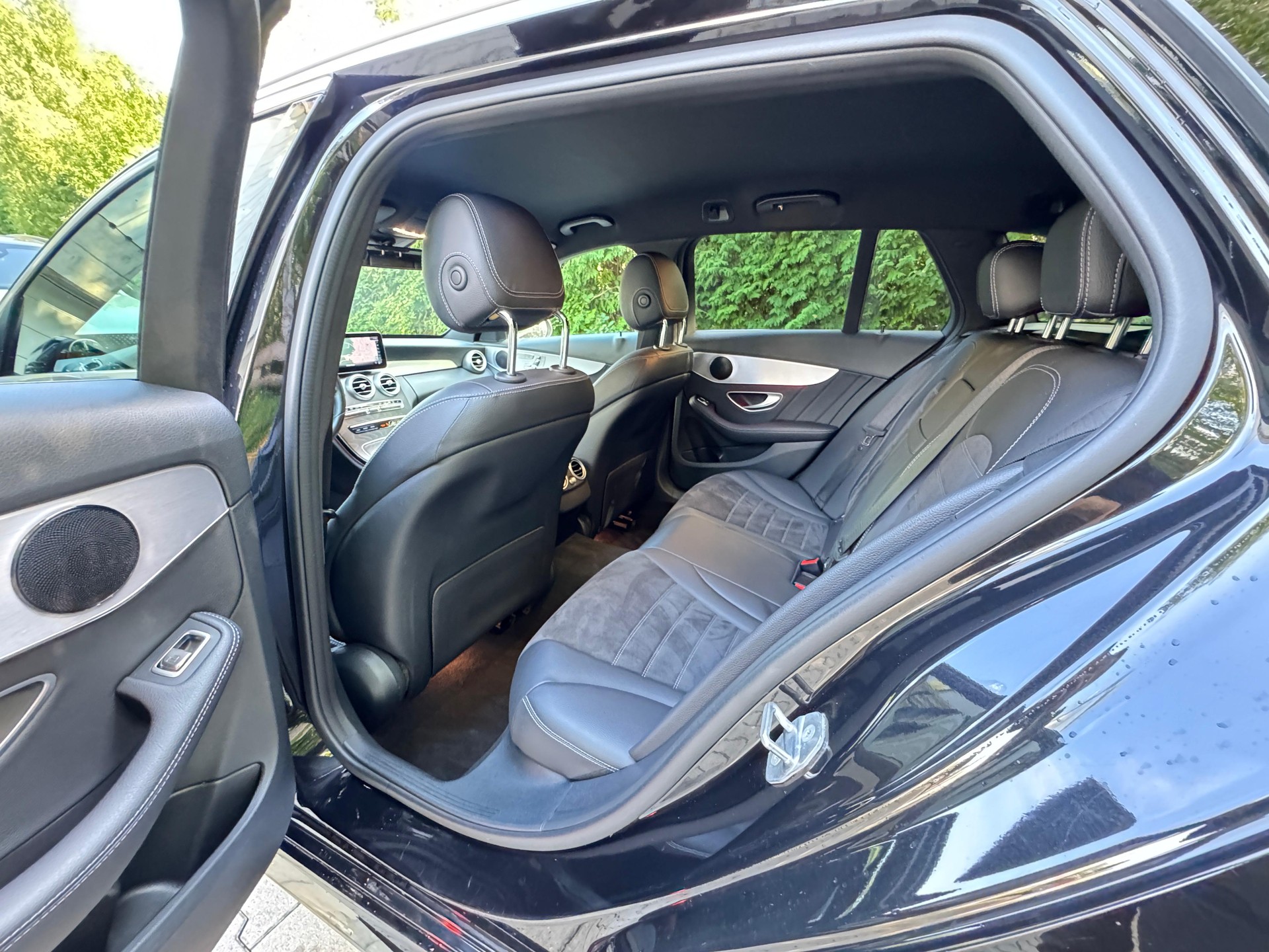MERCEDES-BENZ C 200 Swiss Star AMG Line 4M 9G-Tronic-image-12