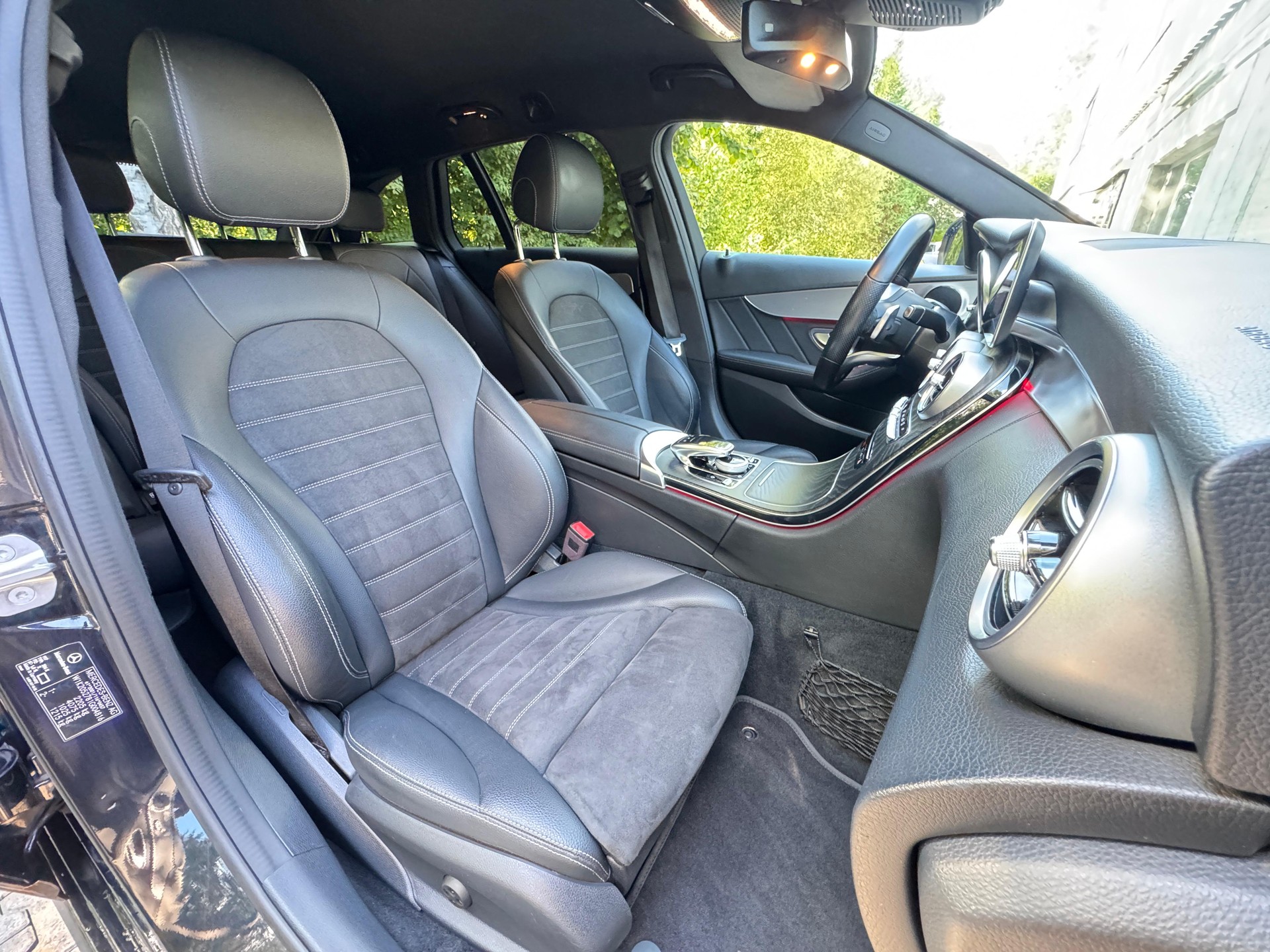MERCEDES-BENZ C 200 Swiss Star AMG Line 4M 9G-Tronic-image-16