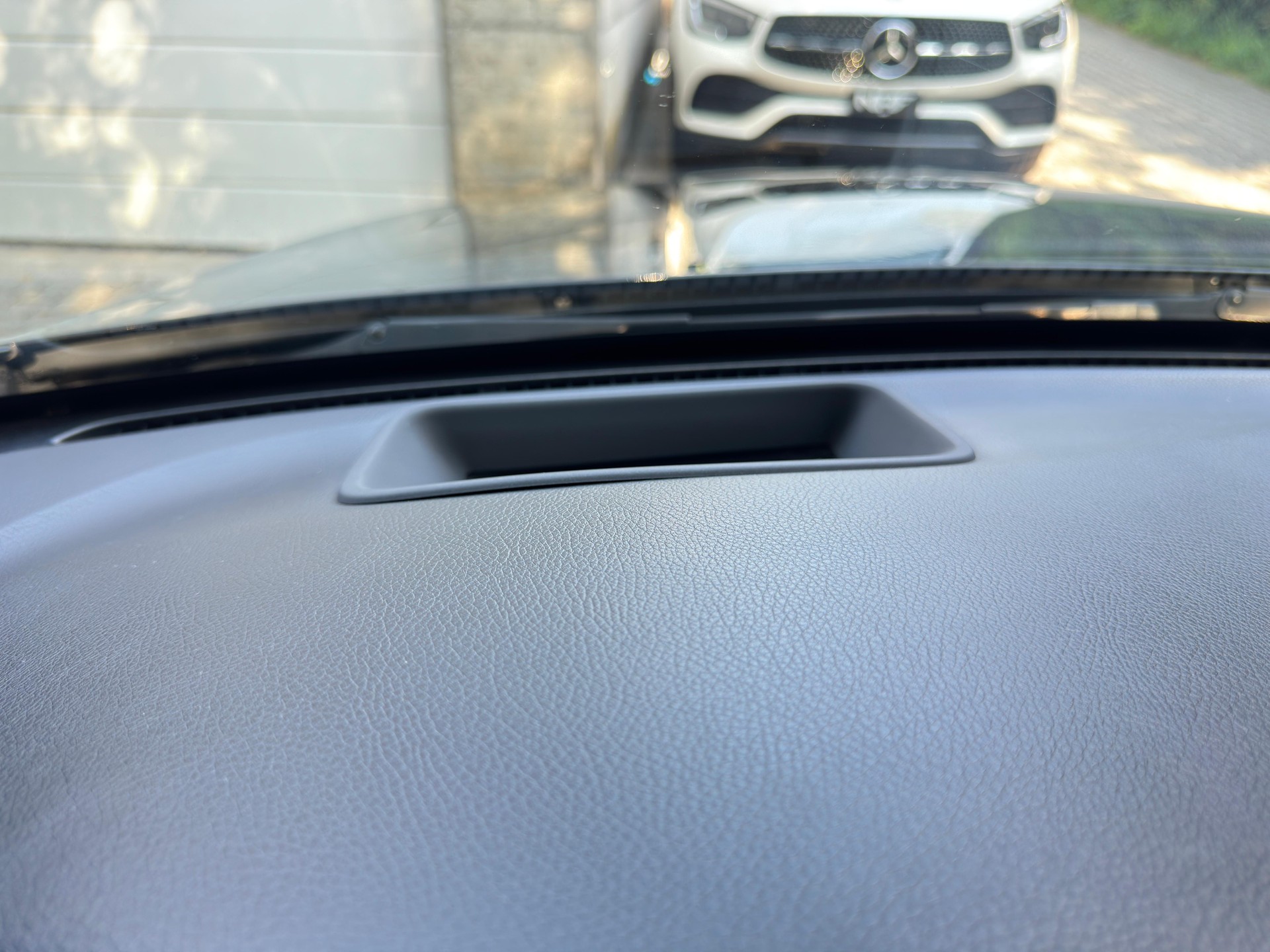 MERCEDES-BENZ C 200 Swiss Star AMG Line 4M 9G-Tronic-image-22