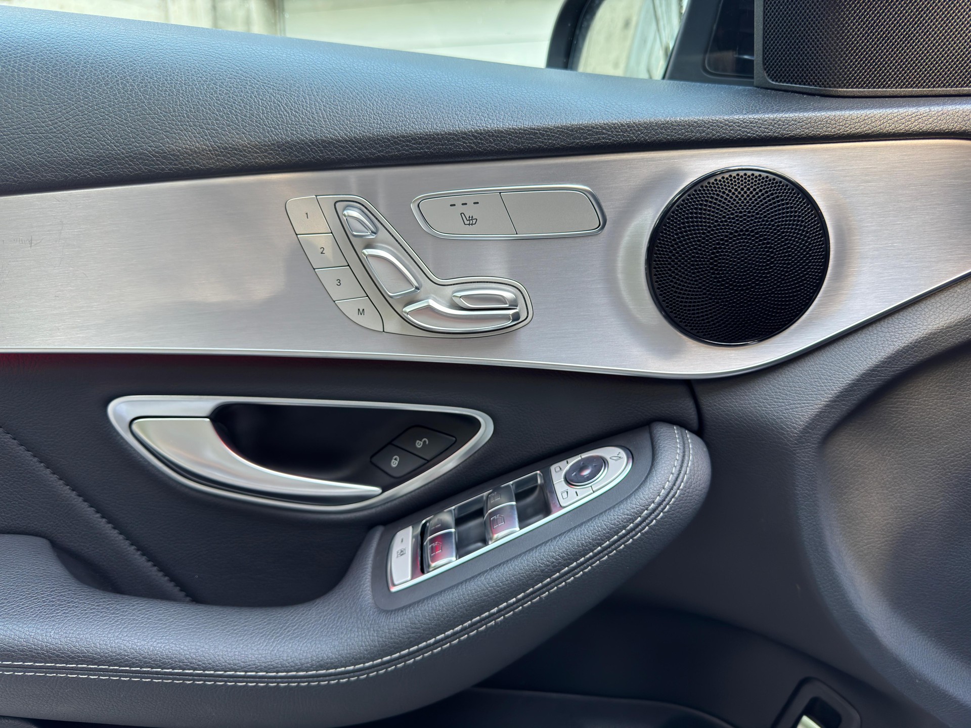 MERCEDES-BENZ C 200 Swiss Star AMG Line 4M 9G-Tronic-image-10