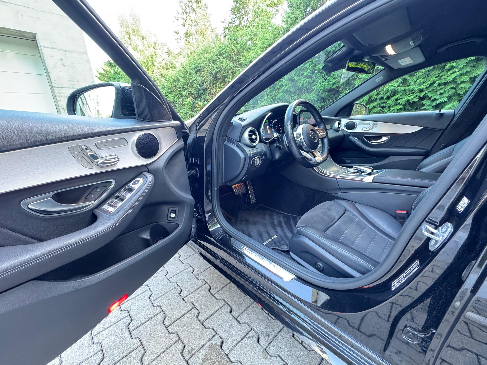 MERCEDES-BENZ C 200 Swiss Star AMG Line 4M 9G-Tronic-image-9