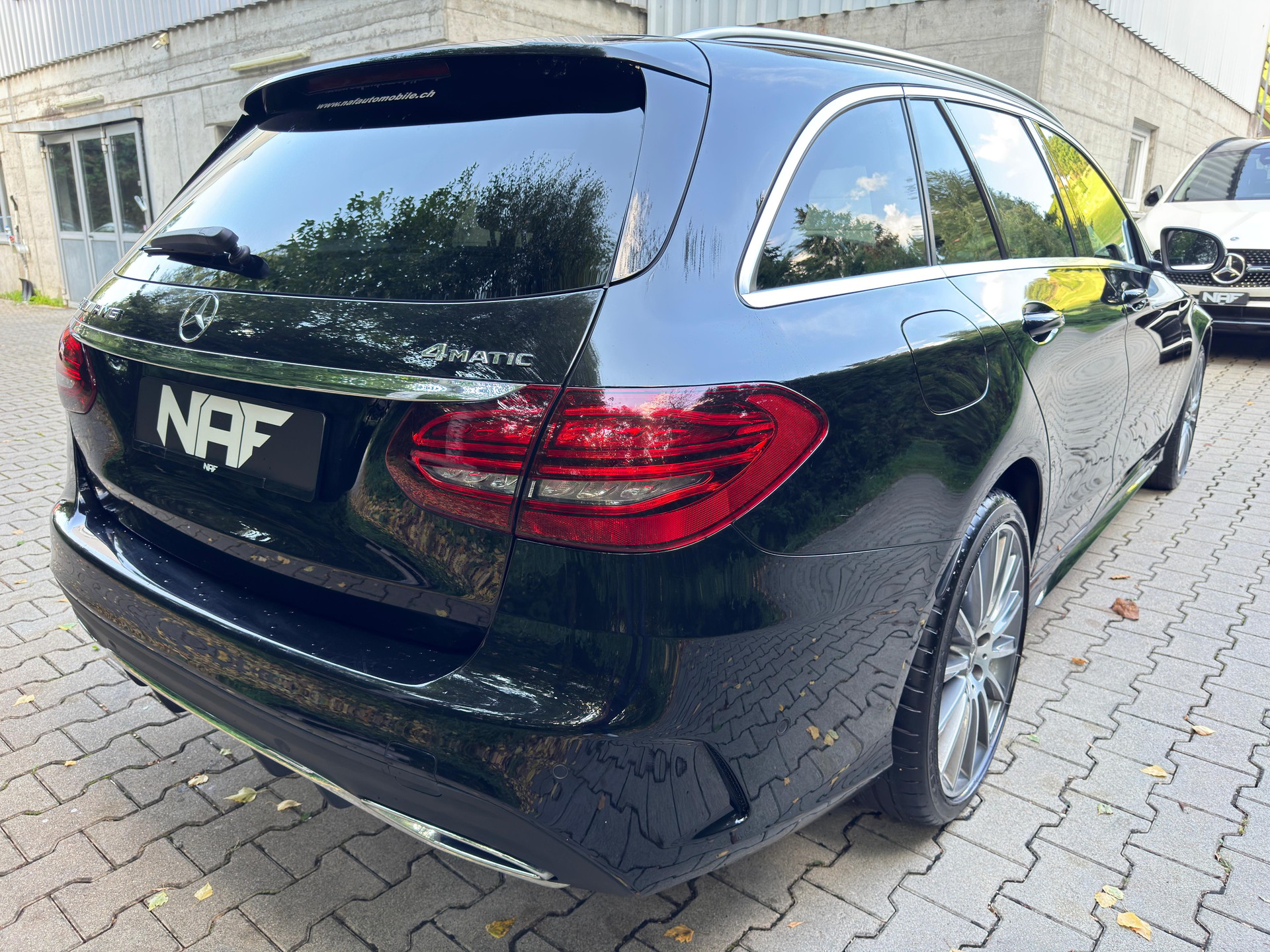 MERCEDES-BENZ C 200 Swiss Star AMG Line 4M 9G-Tronic-image-4