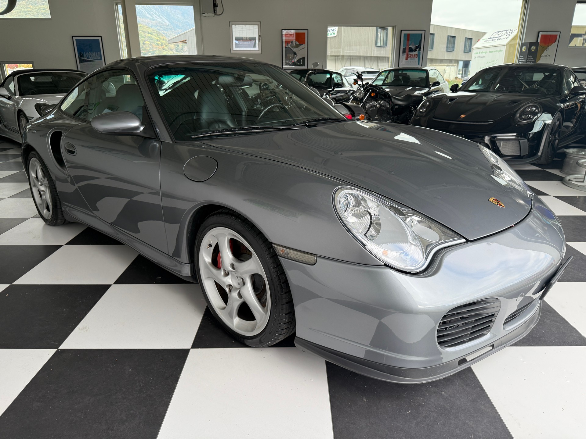 PORSCHE 911 Turbo-image-7