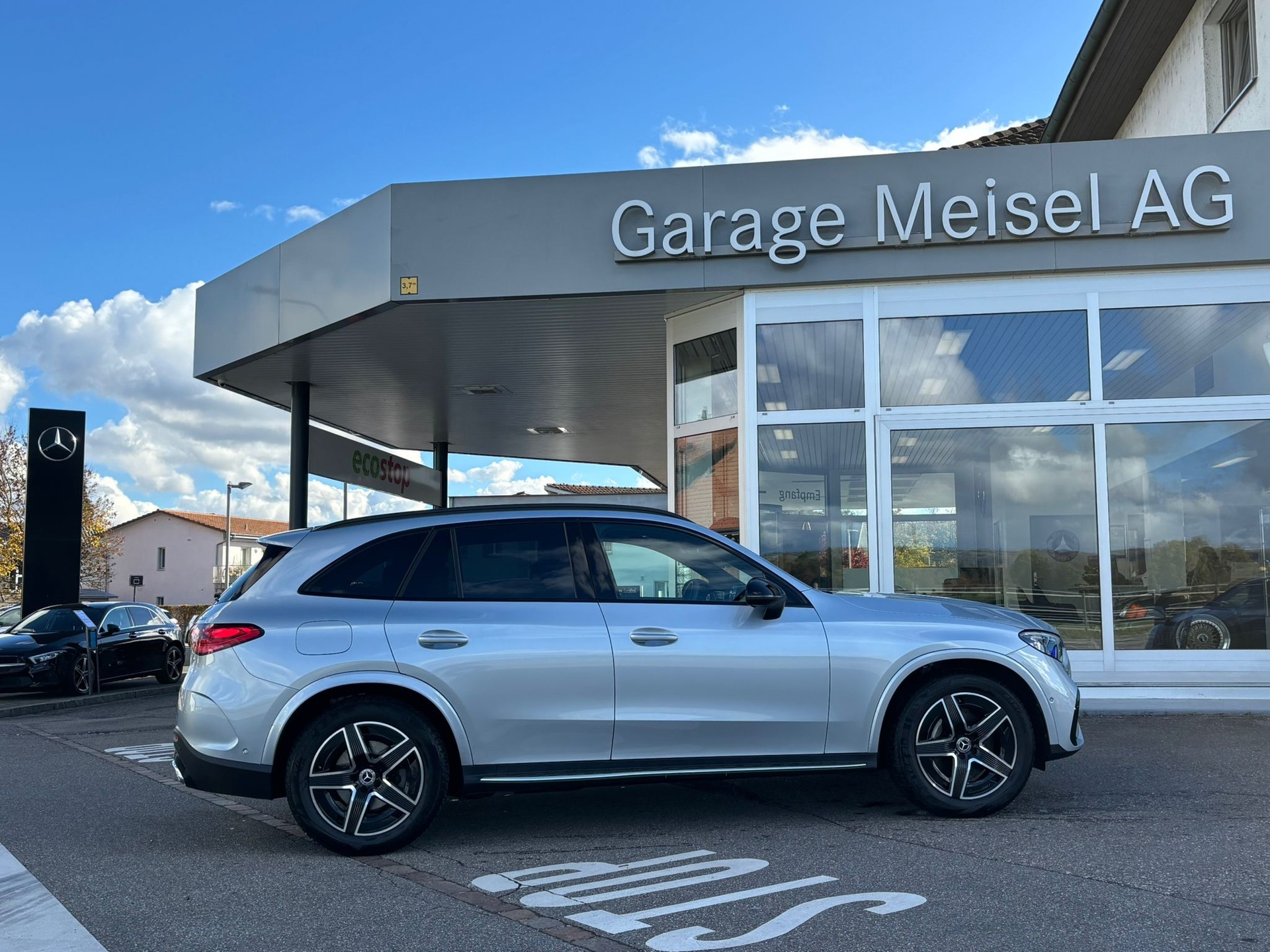 MERCEDES-BENZ GLC 200 AMG-Line 4Matic-image-4