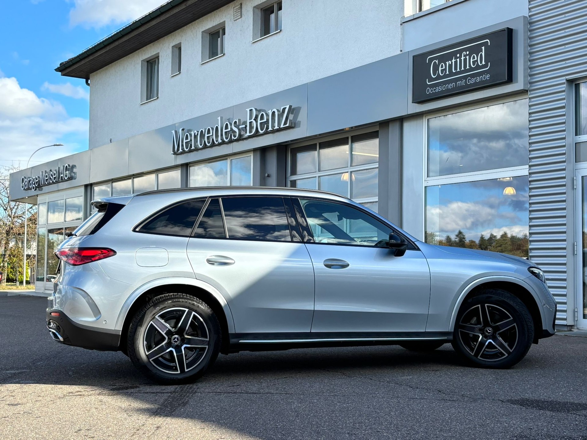 MERCEDES-BENZ GLC 200 AMG-Line 4Matic-image-2