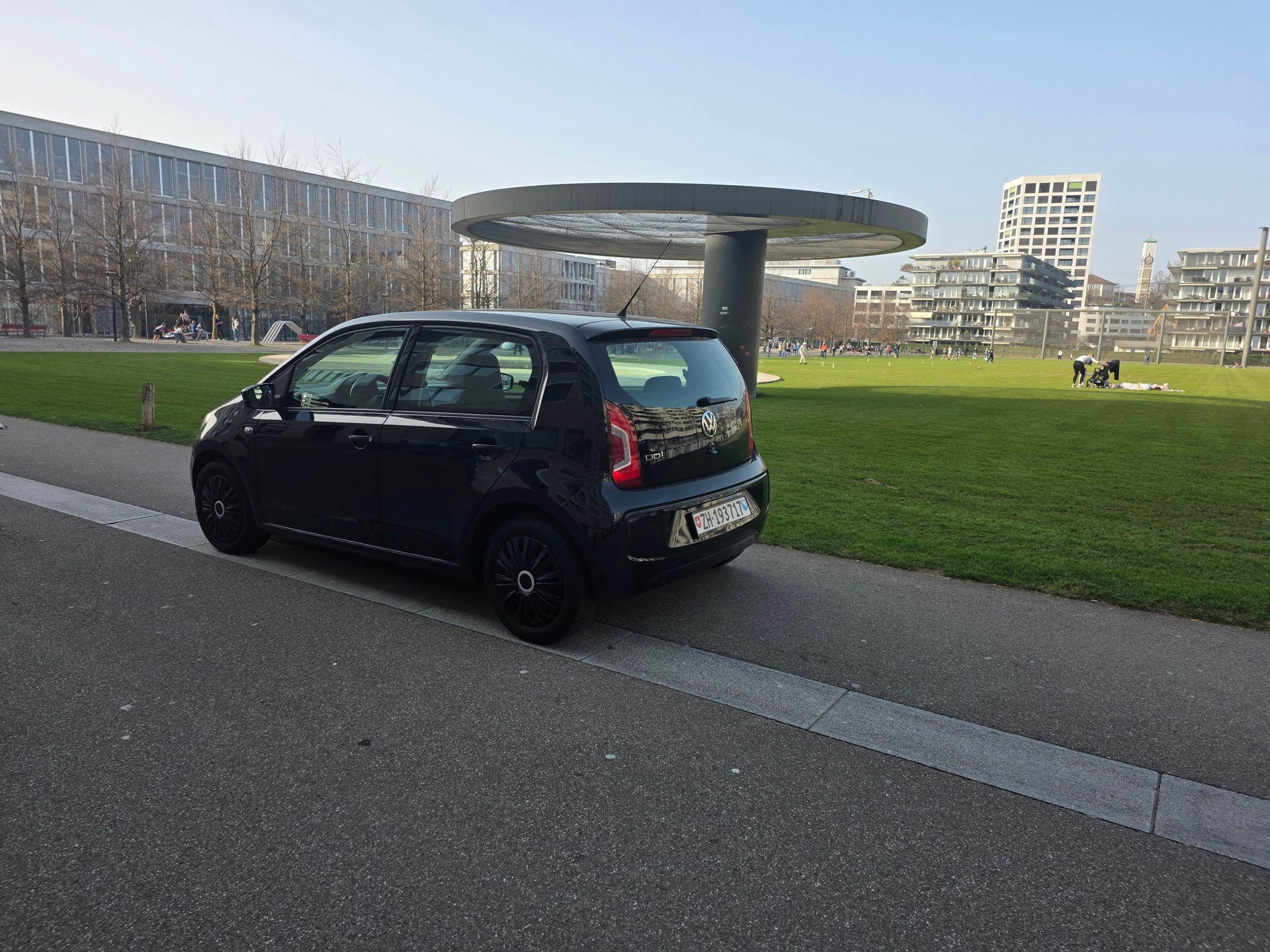 VW Up / Automat mit MFK / TOP FAHRZEUG-image-2