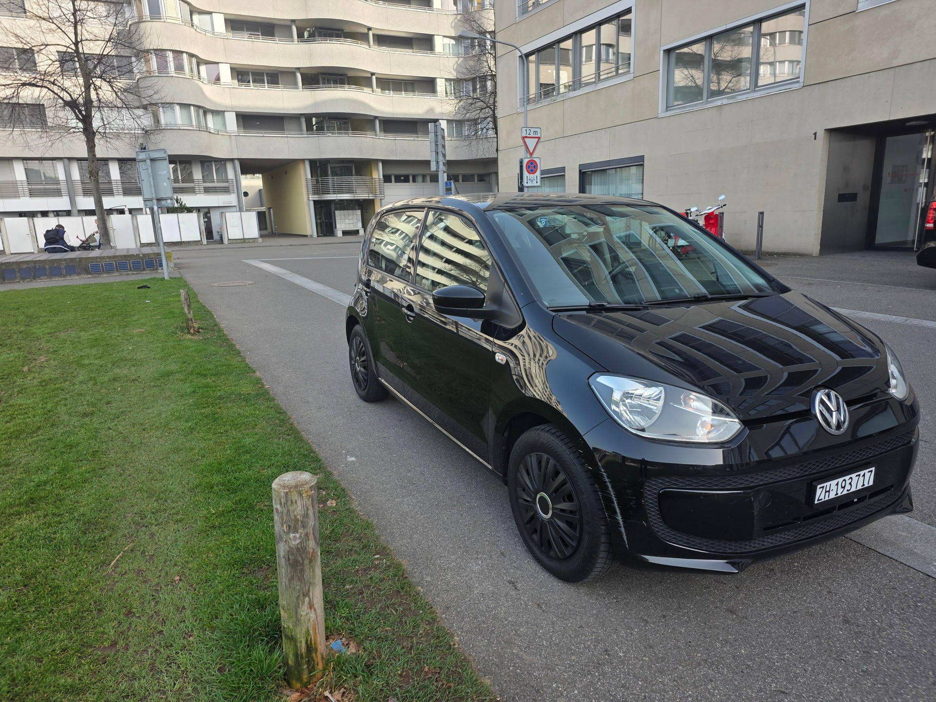 VW Up / Automat mit MFK / TOP FAHRZEUG-image-1