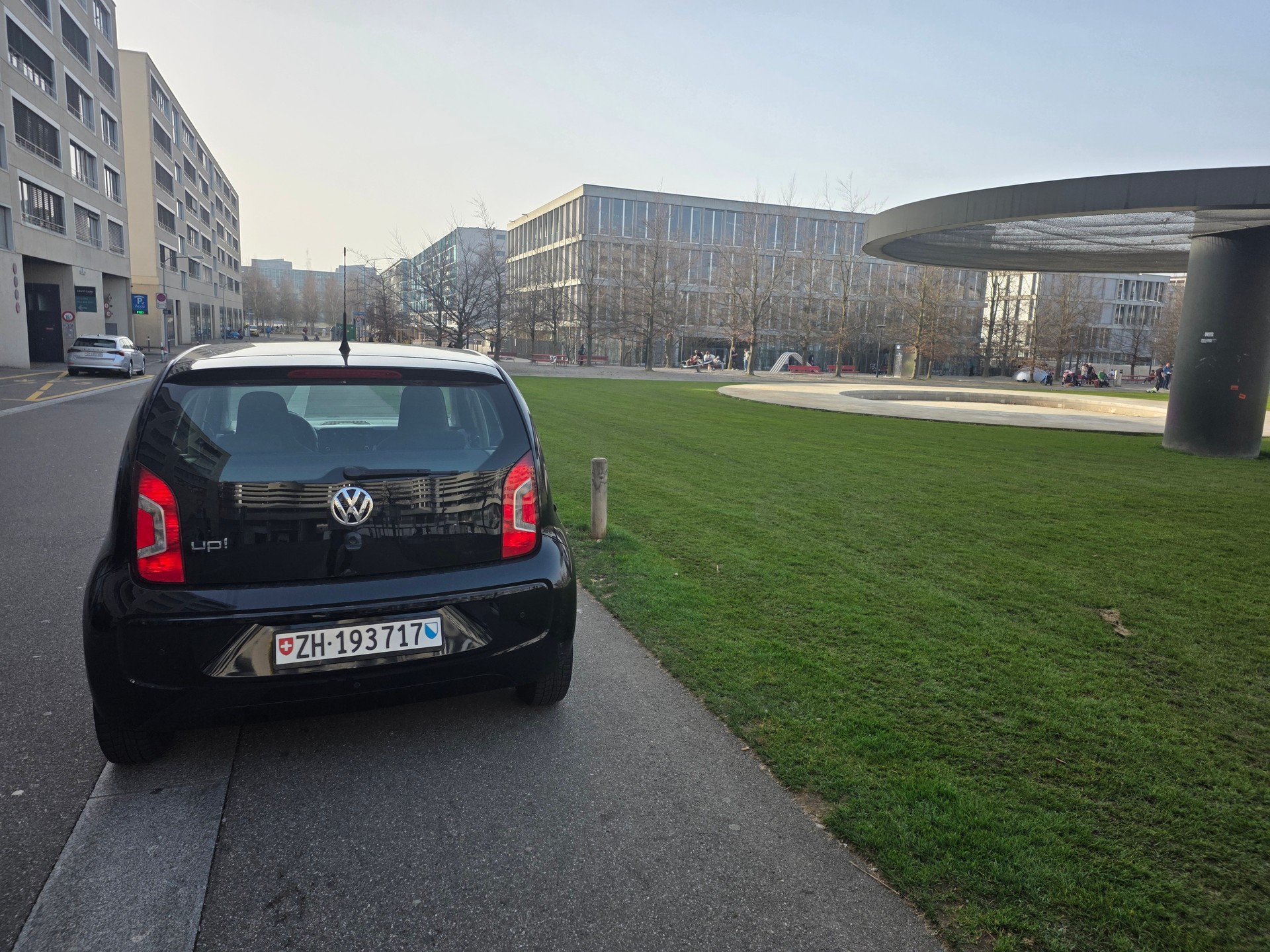 VW Up / Automat mit MFK / TOP FAHRZEUG-image-3