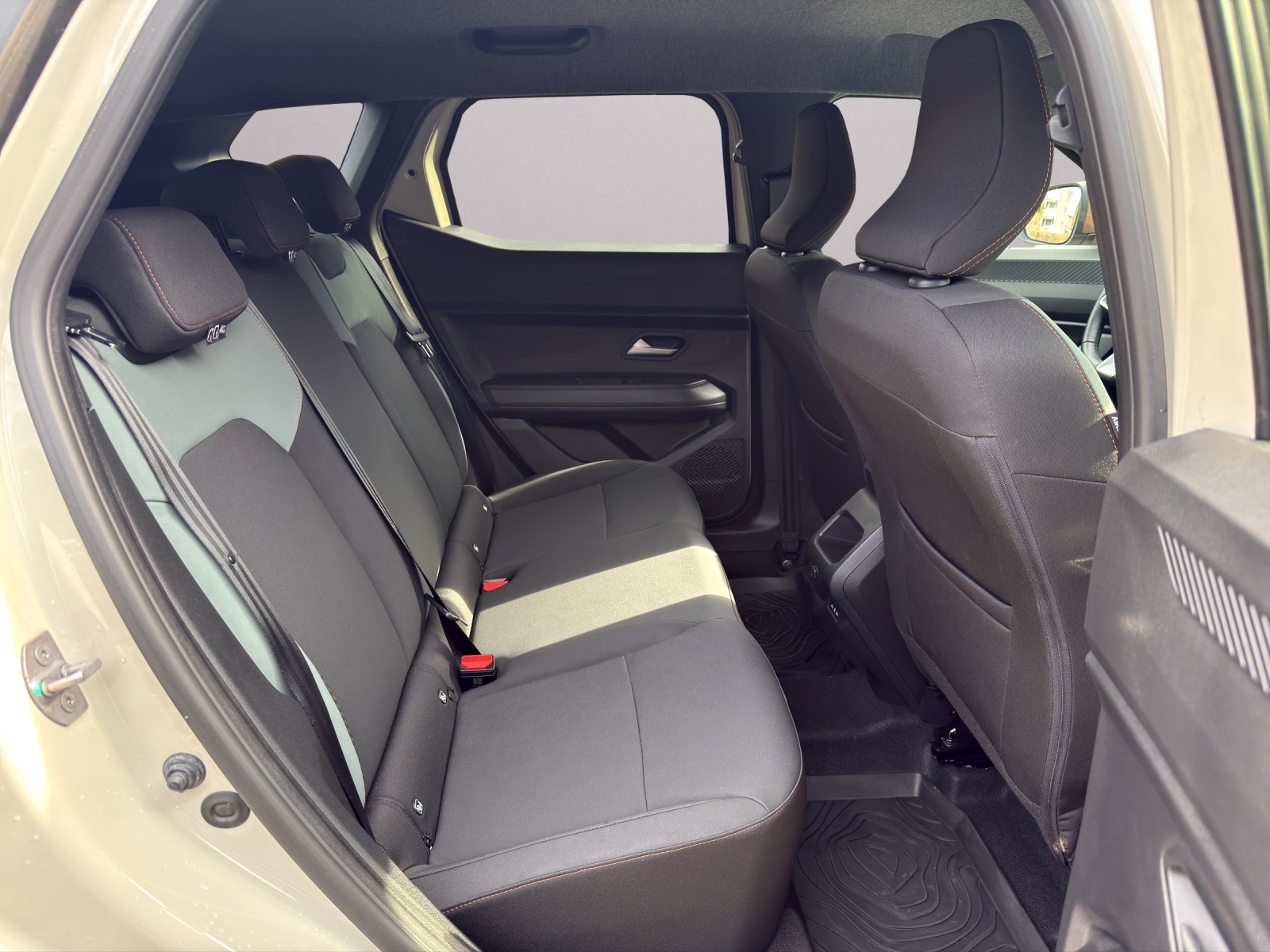 DACIA Duster HEV 140 Extreme-image-16