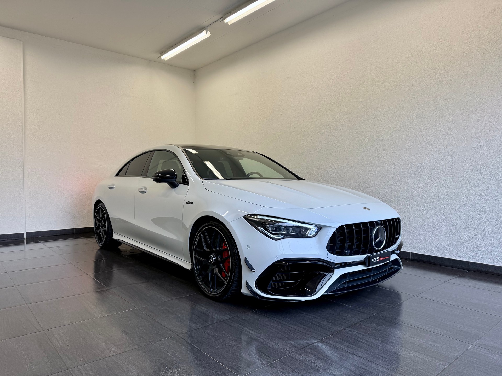 MERCEDES-BENZ CLA 45 S AMG 4Matic+ 8G-DCT-showroom-element-1