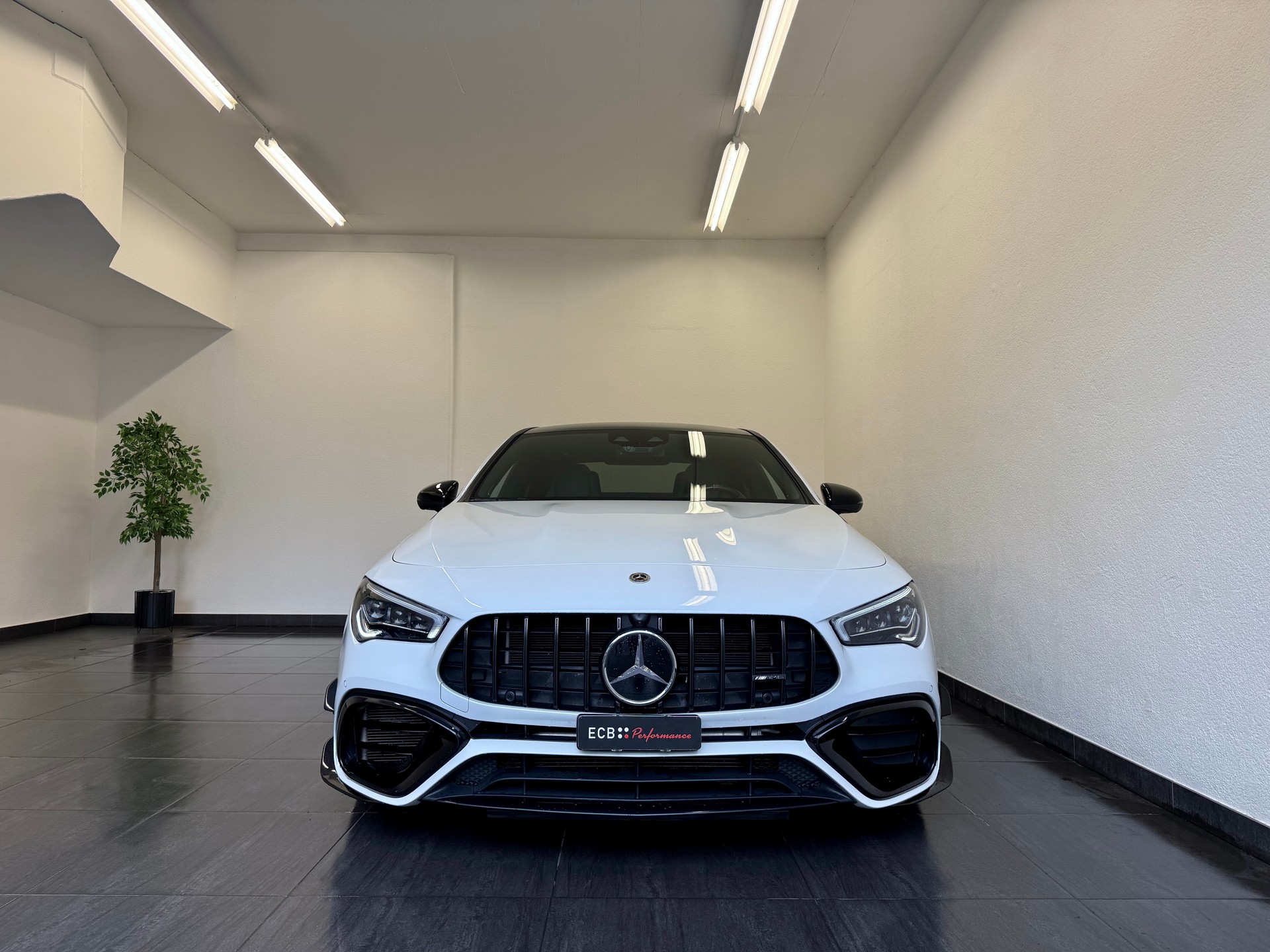 MERCEDES-BENZ CLA 45 S AMG 4Matic+ 8G-DCT-showroom-element-3