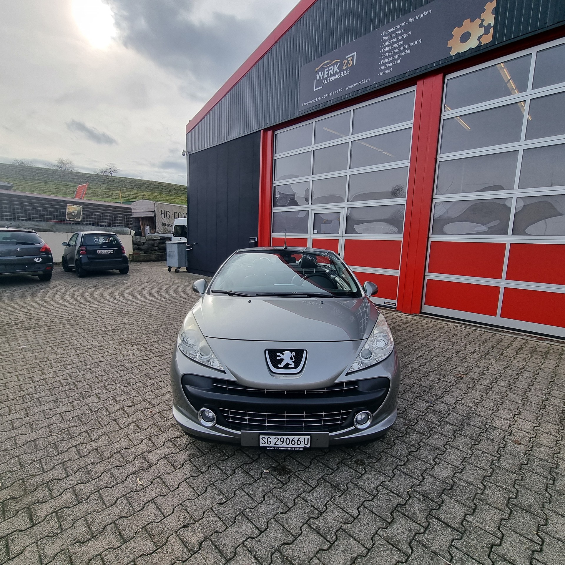 PEUGEOT 207 CC 1.6 16V Turbo Roland Garros Edition-image-1