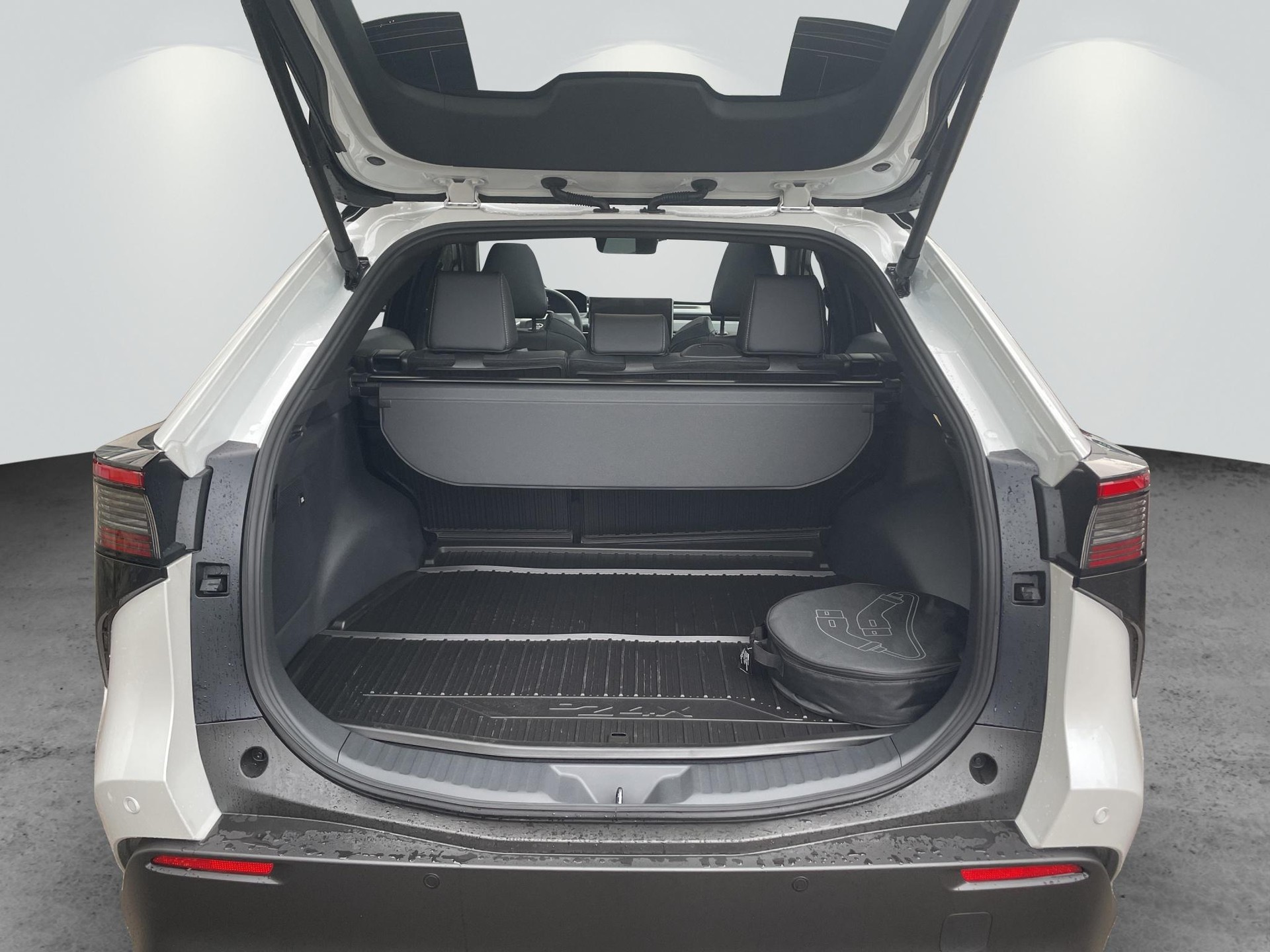 TOYOTA bZ4X Premium AWD-image-13