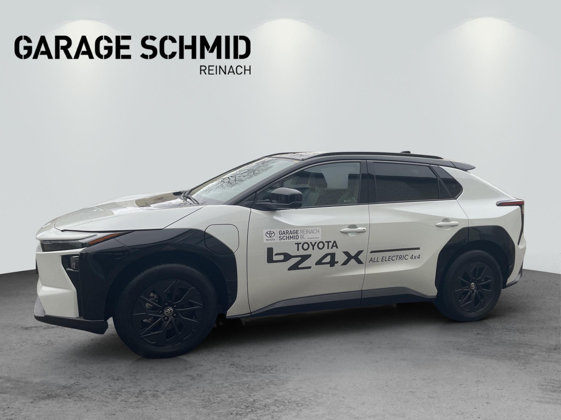 TOYOTA bZ4X Premium AWD-showroom-element-2